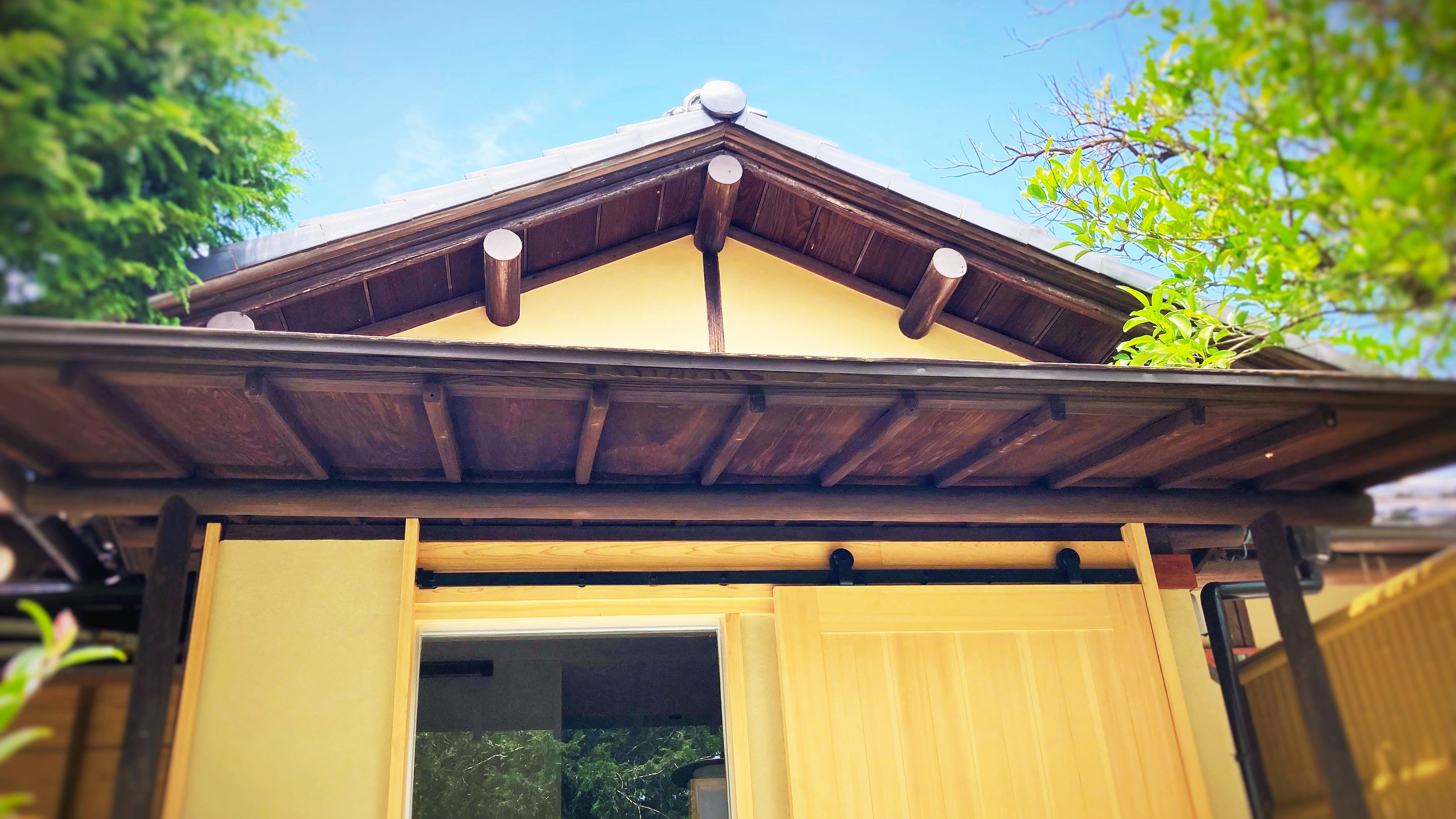 ひととき亭階段上がった玄関側の外観