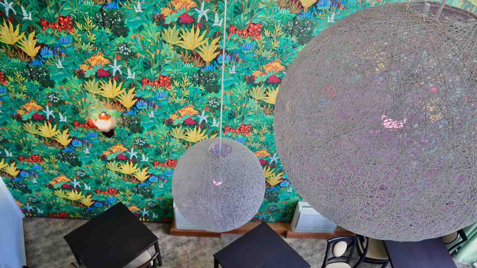 吹き抜けレストラン