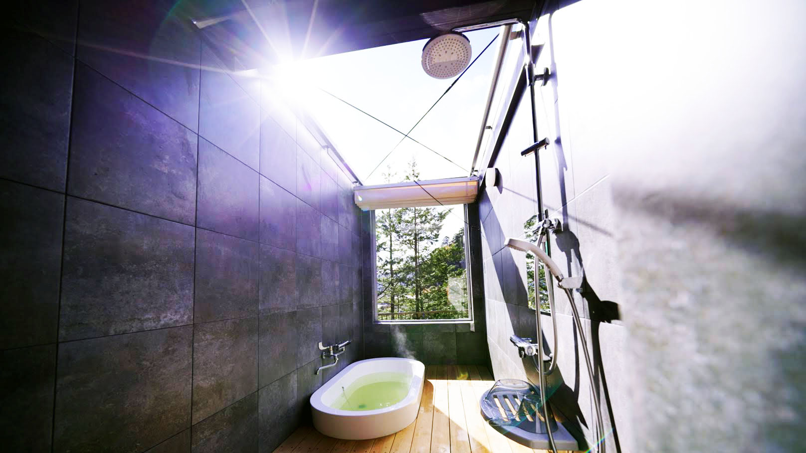 C　温泉露天風呂　１