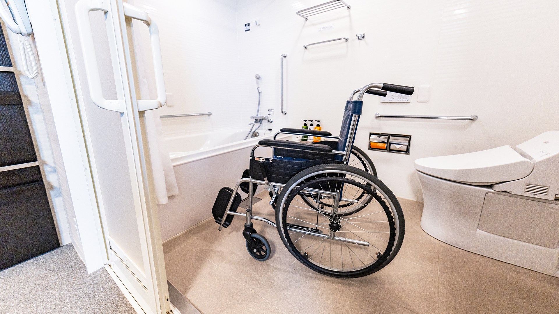 ユニバーサルツインルーム　浴室