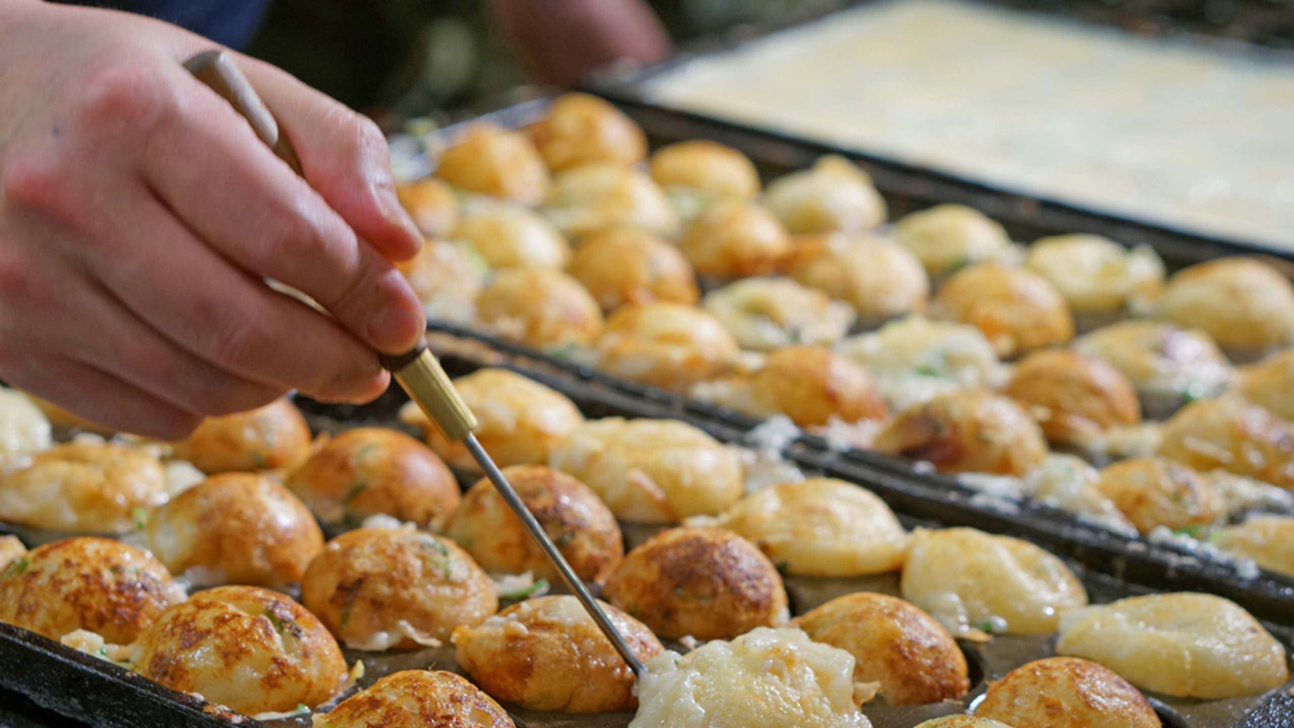 たこ焼き（&copy;(公財)大阪観光局）