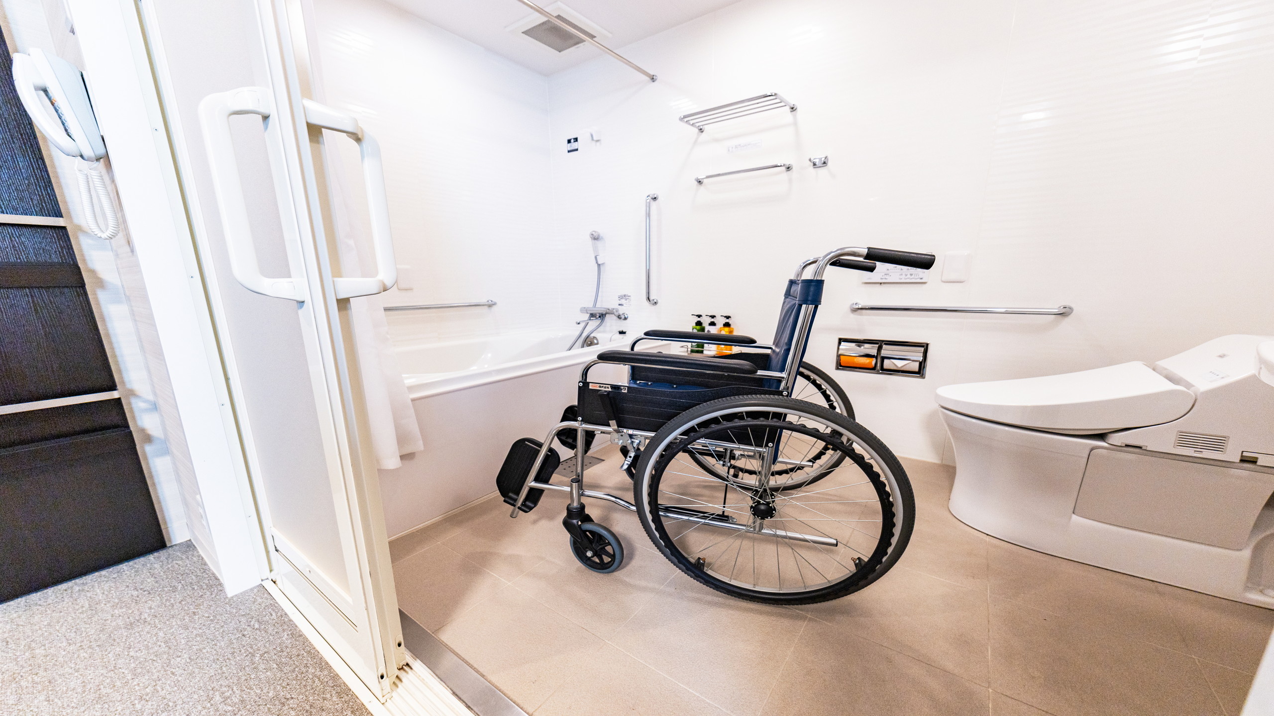 ユニバーサルツインルーム浴室