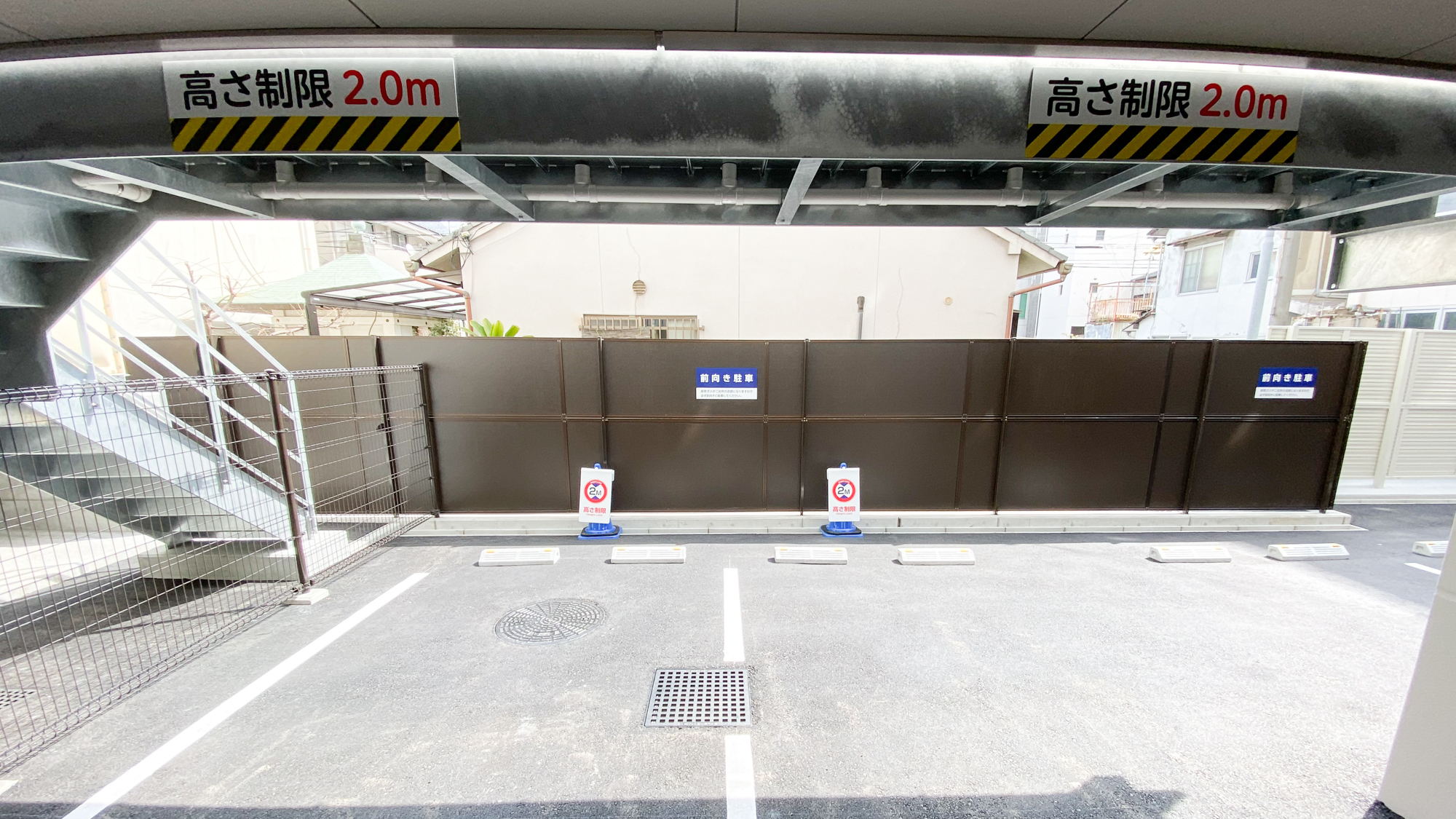 【駐車場】一部、駐車スペースに高さ制限があります