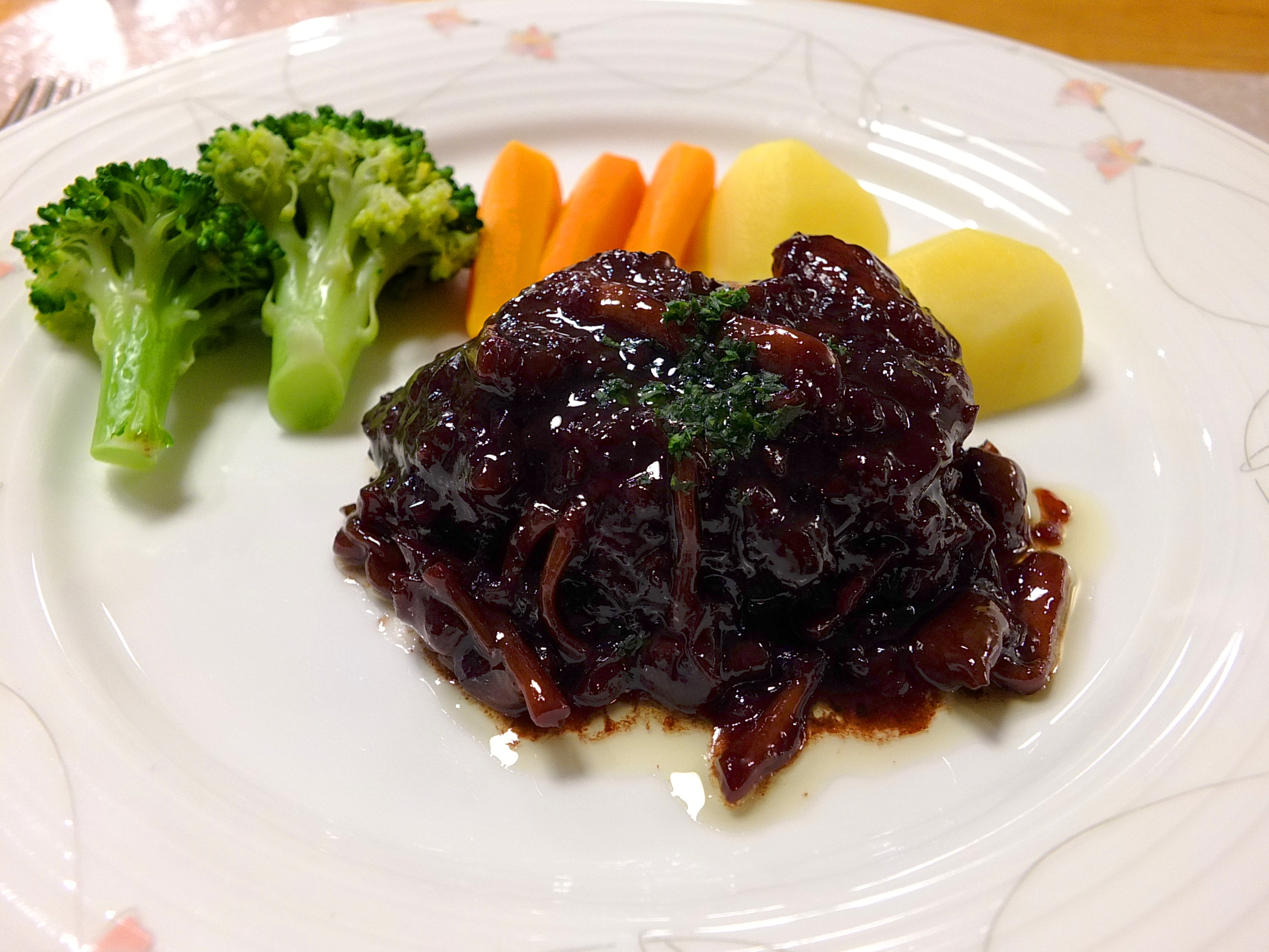 ハーブ鶏の赤ワイン煮