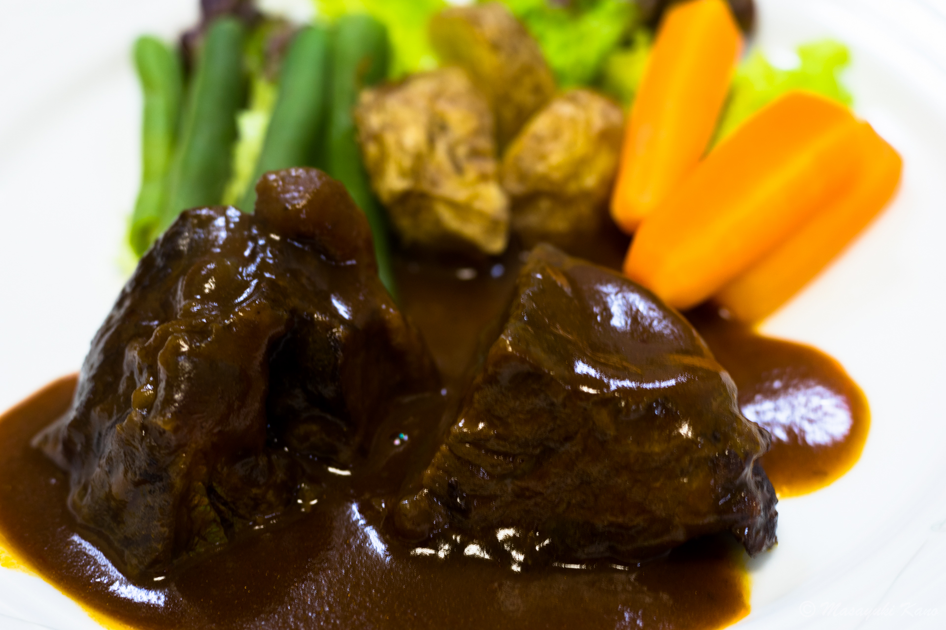 牛ほほ肉の赤ワイン煮／デミグラスソース2