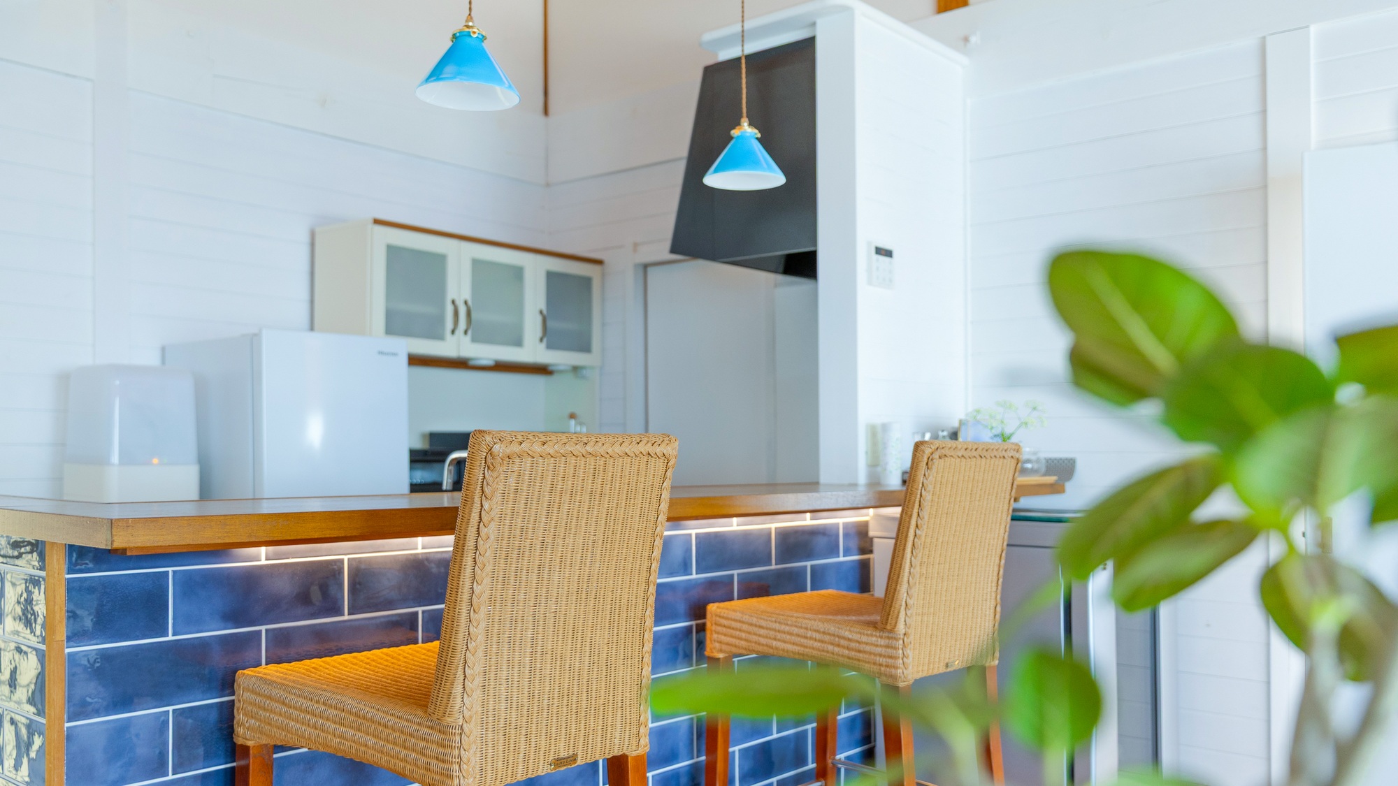 ・【カウンター】軽食やお酒を気軽に楽しめる、便利なキッチンカウンターです