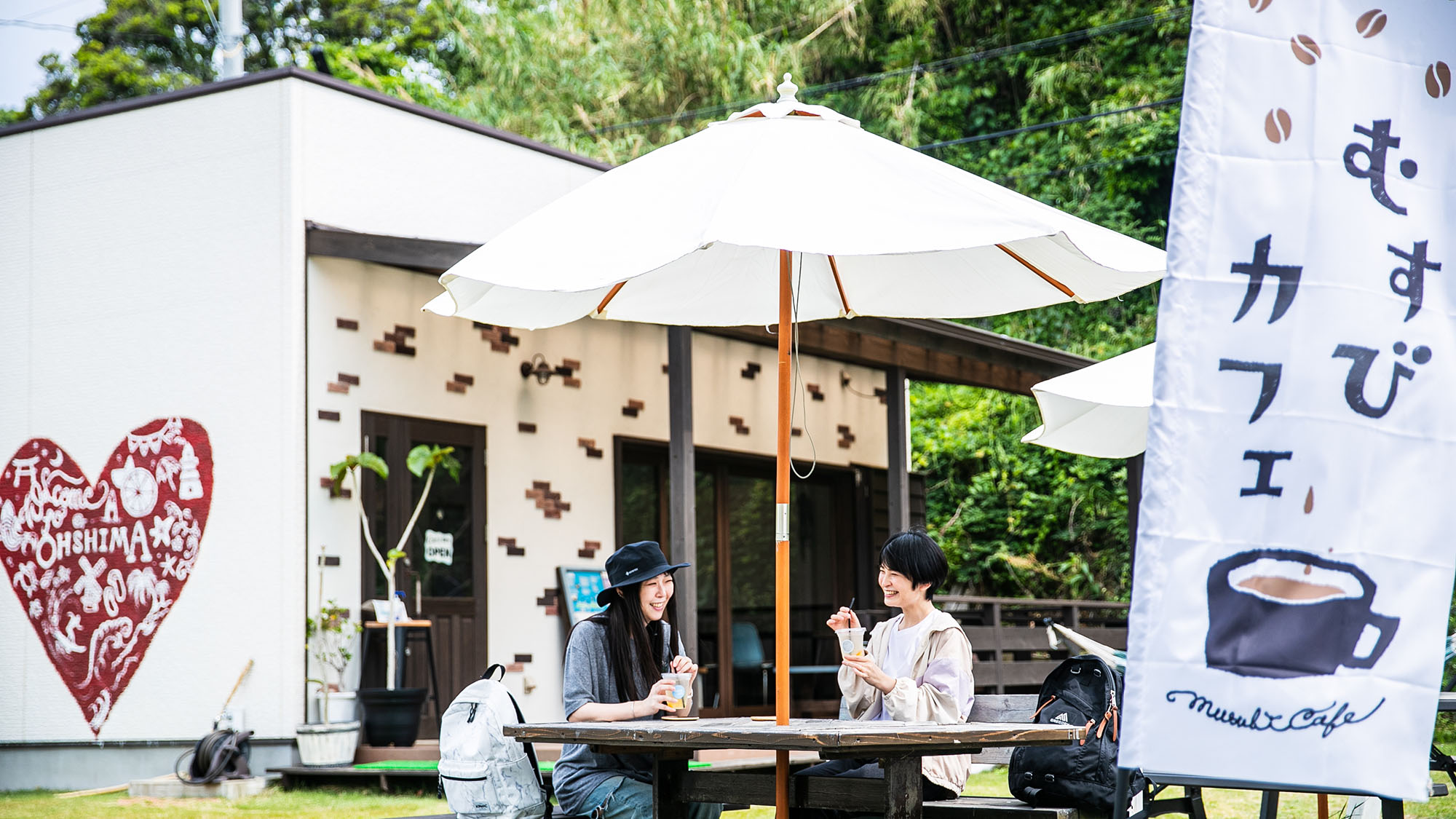 ・【むすびカフェ】海を一望しながら島時間を味わいませんか。大島名産の甘夏を使ったメニューが豊富です