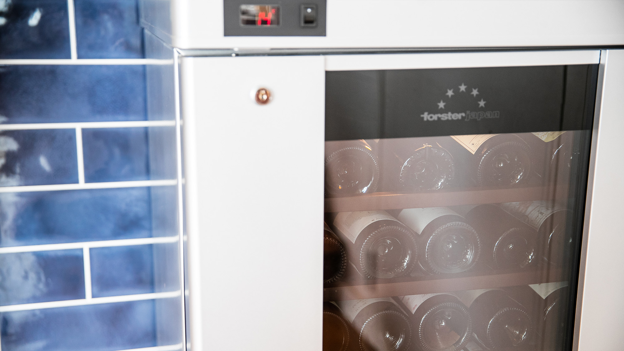 ・【ワインセラー】お部屋にはワインセラーがございます。ワイン好きのお客様はぜひご利用ください（有料）