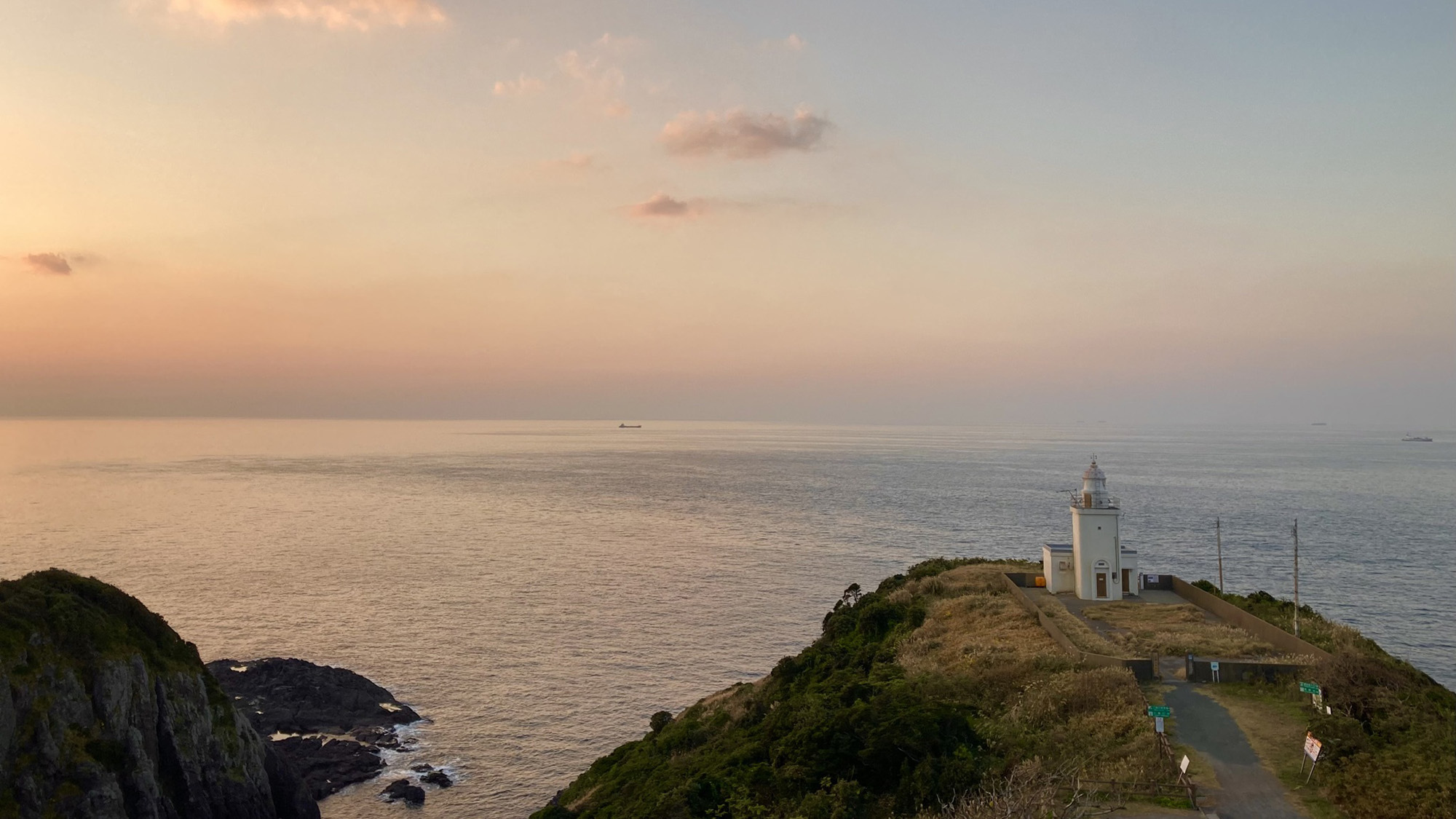 ・【周辺】水平線に夕日が沈む景色をゆっくりと眺める時間は、忘れられないひと時になること間違いなしです