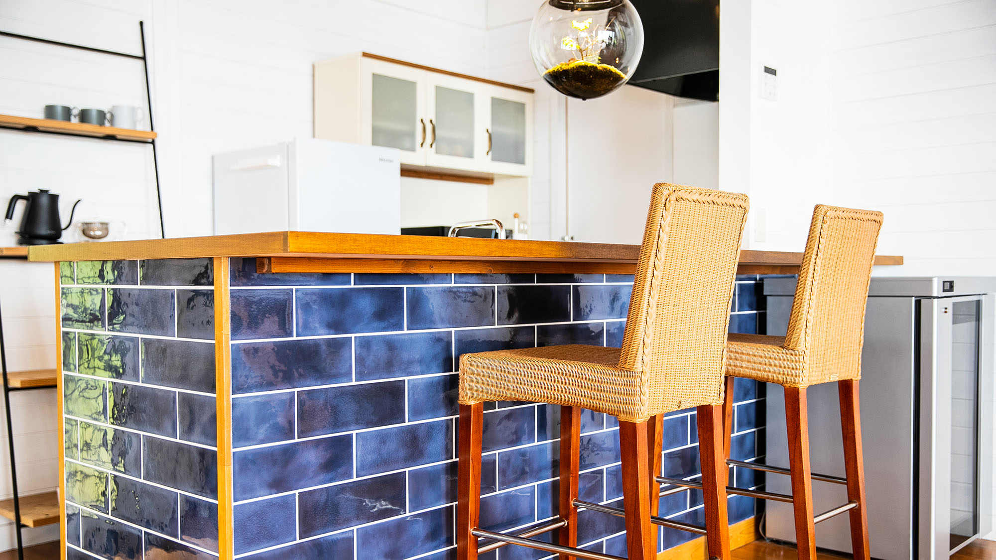 ・【カウンター】ちょっとしたお食事やお酒を楽しむ時間にぴったりのキッチンカウンターです