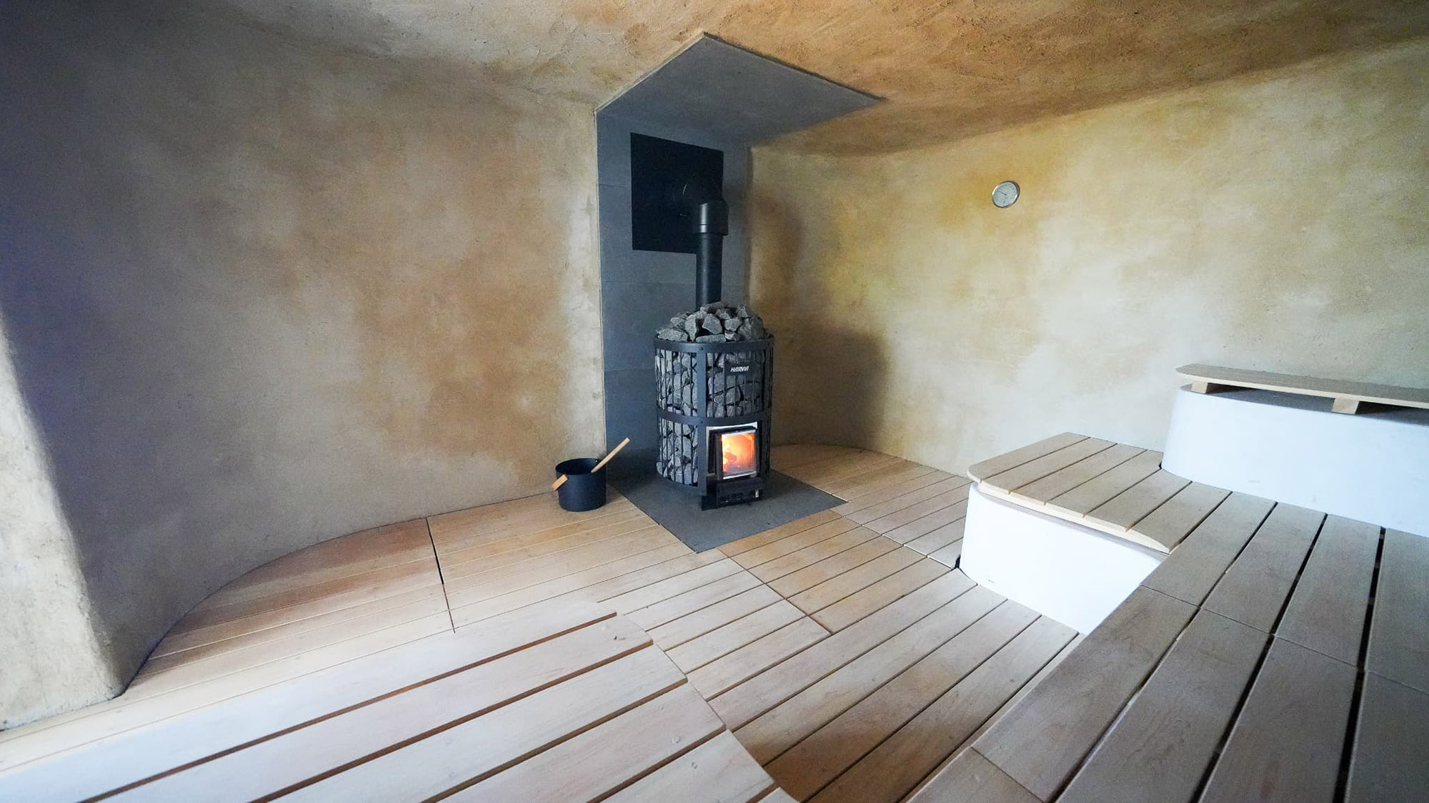 ・【薪サウナ「MURO」】VILLA MINAWA併設の薪サウナ「MURO」