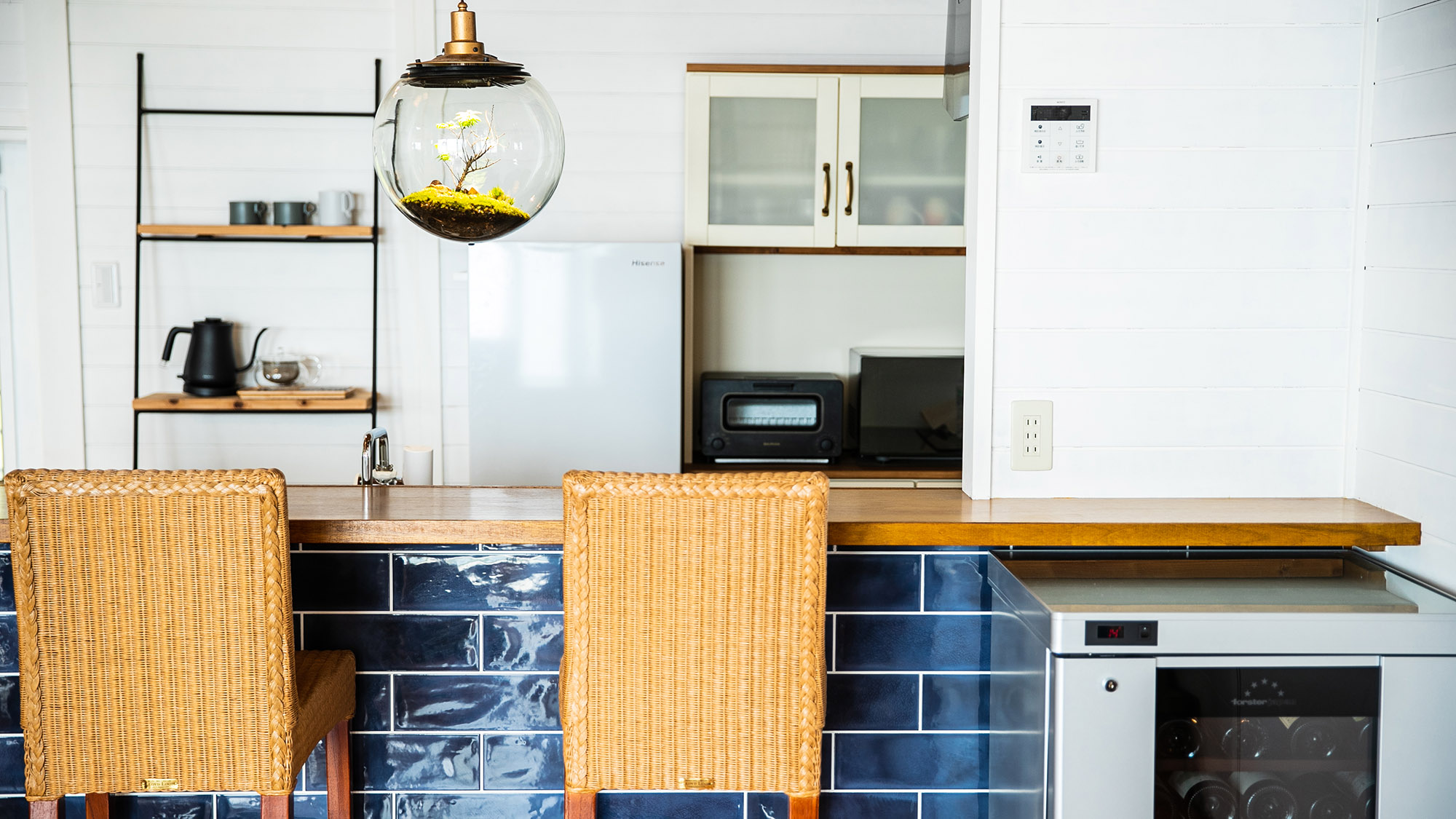 ・【カウンター】ご夫婦やご友人でワインを楽しみながら、ゆったり流れる時間をお過ごしください