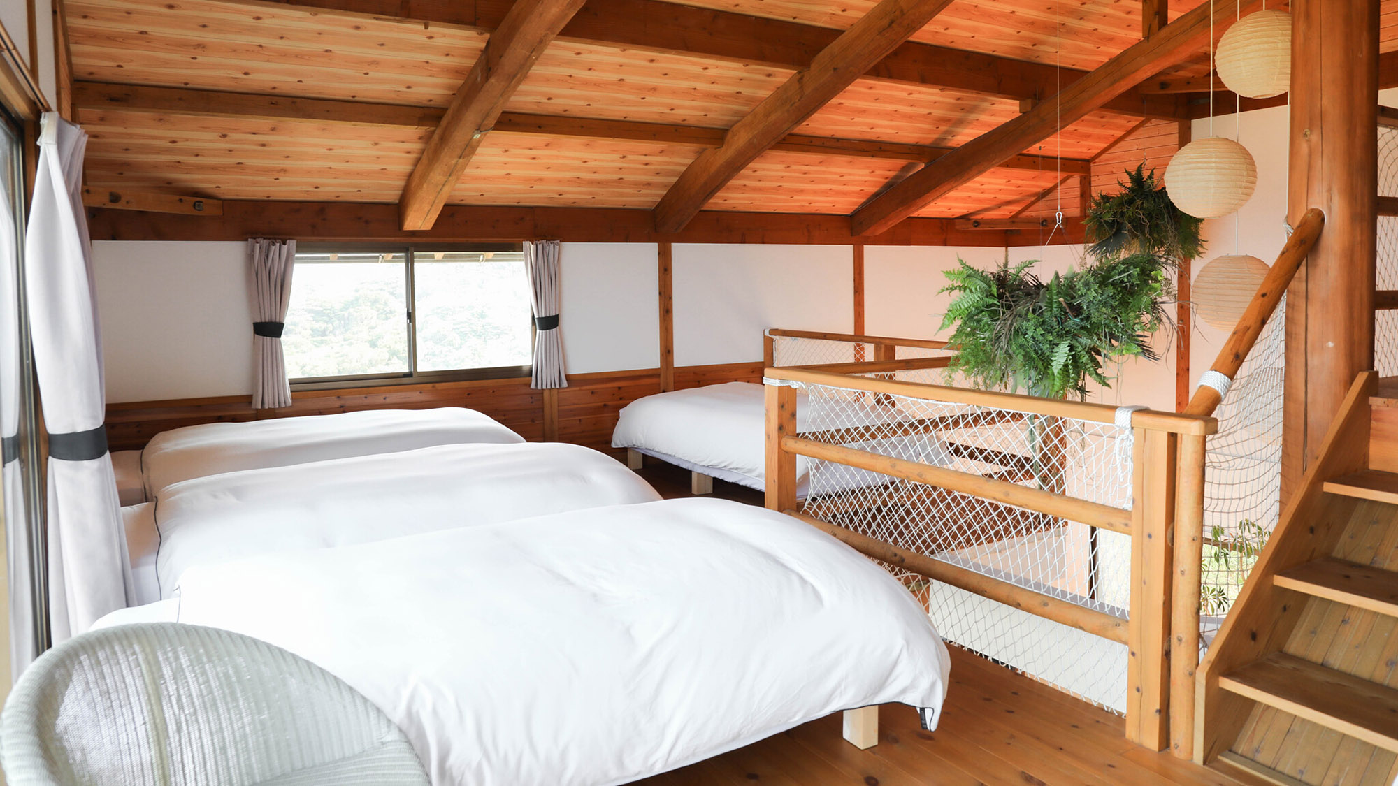 ・【ベッドルーム】職人が一枚一枚手作業で仕上げる「表参道布団店」の布団です。快適にお寛ぎいただけます