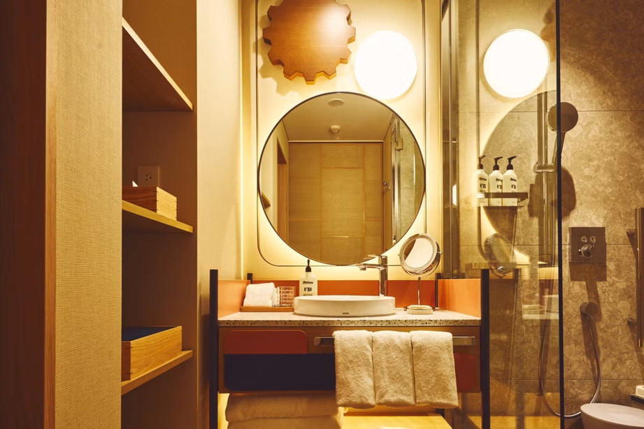 洗面台とシャワーブース