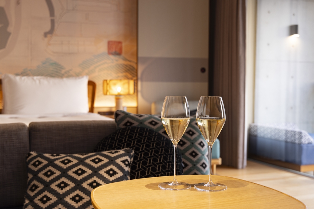 【スイートルームプラン】特別な時間を贅沢な空間で— シャンパン・朝食付