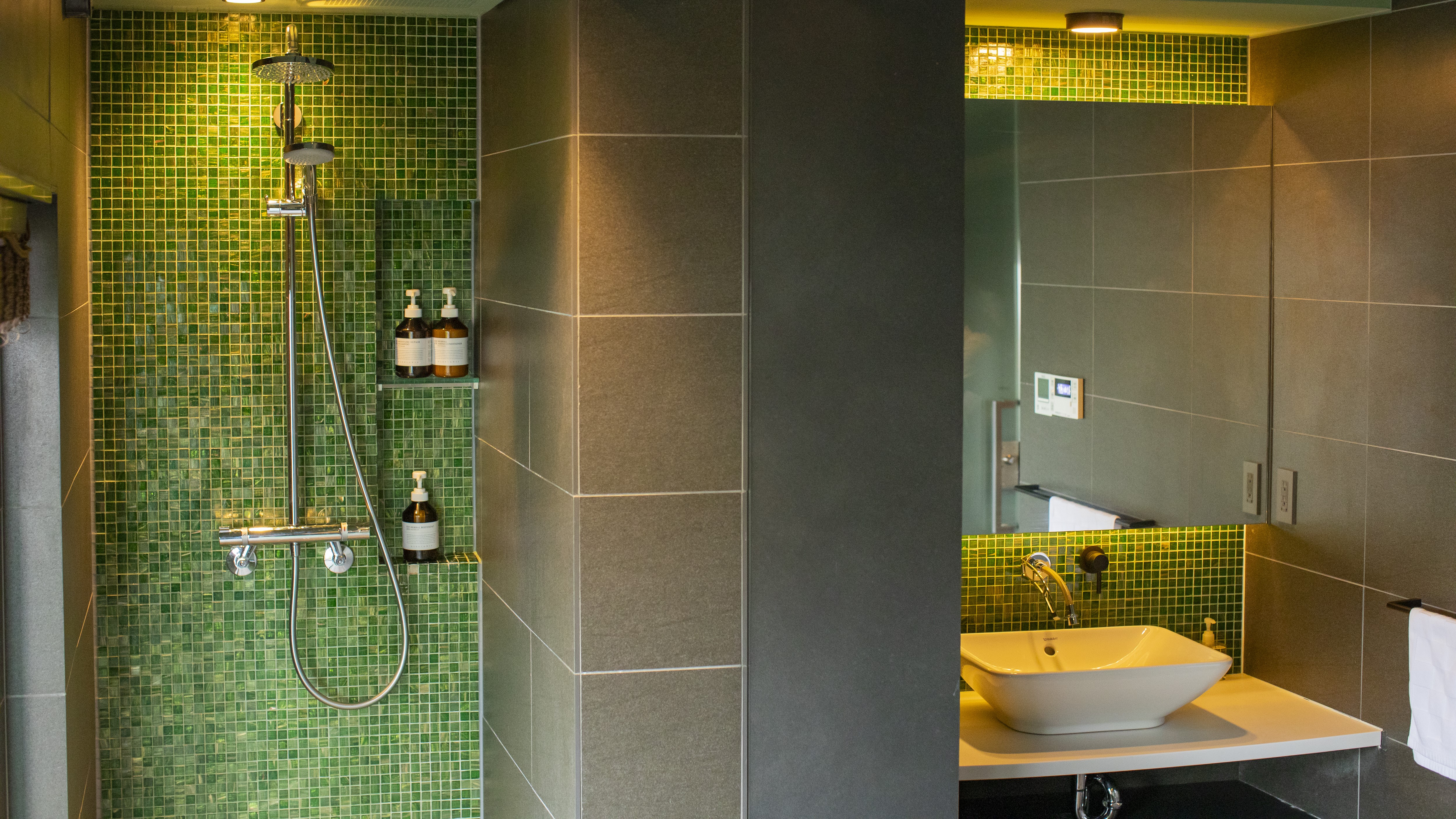 風の間（月見の湯）