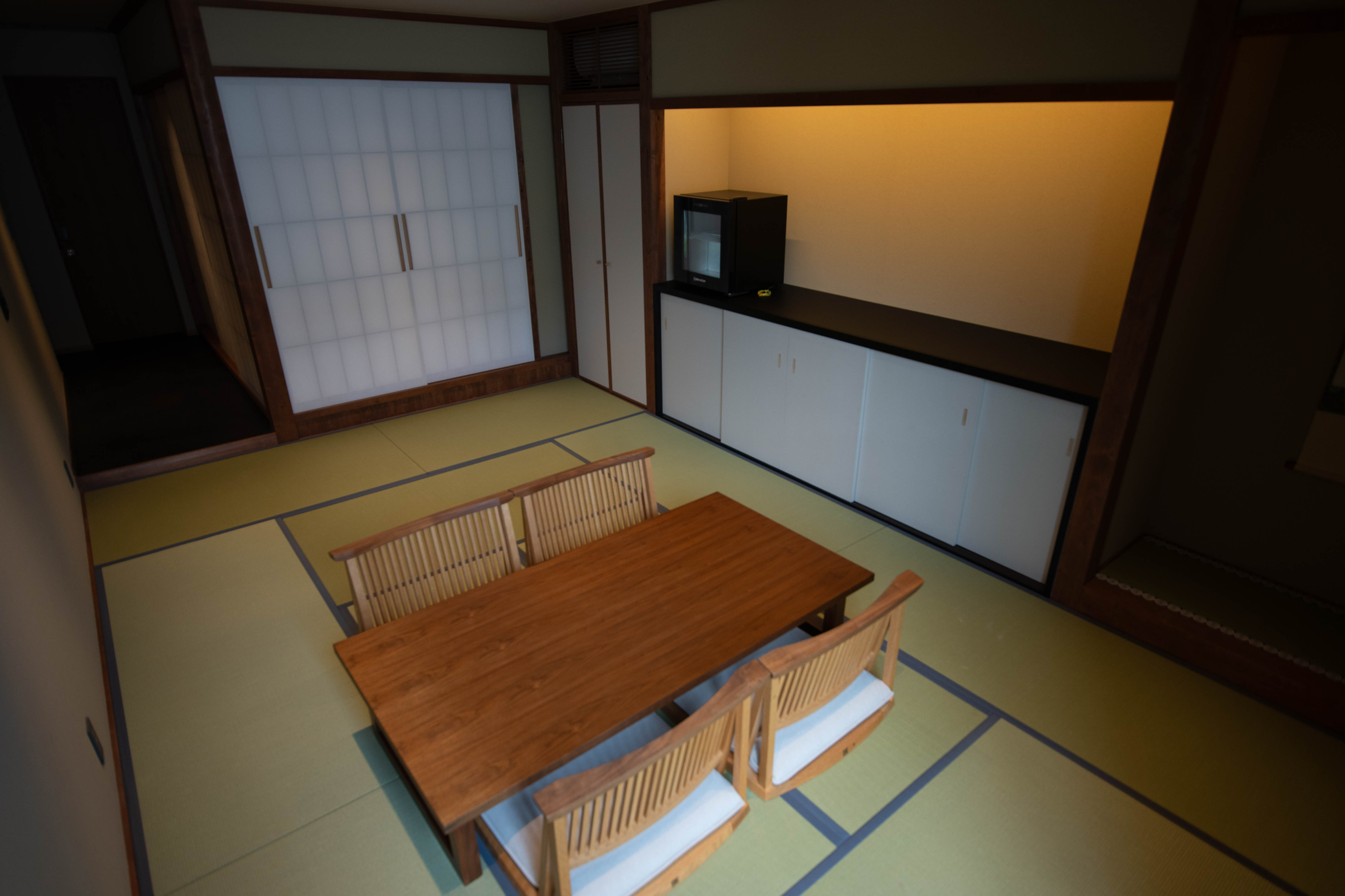 637/220：1階西/2階西（クイーン）リビング