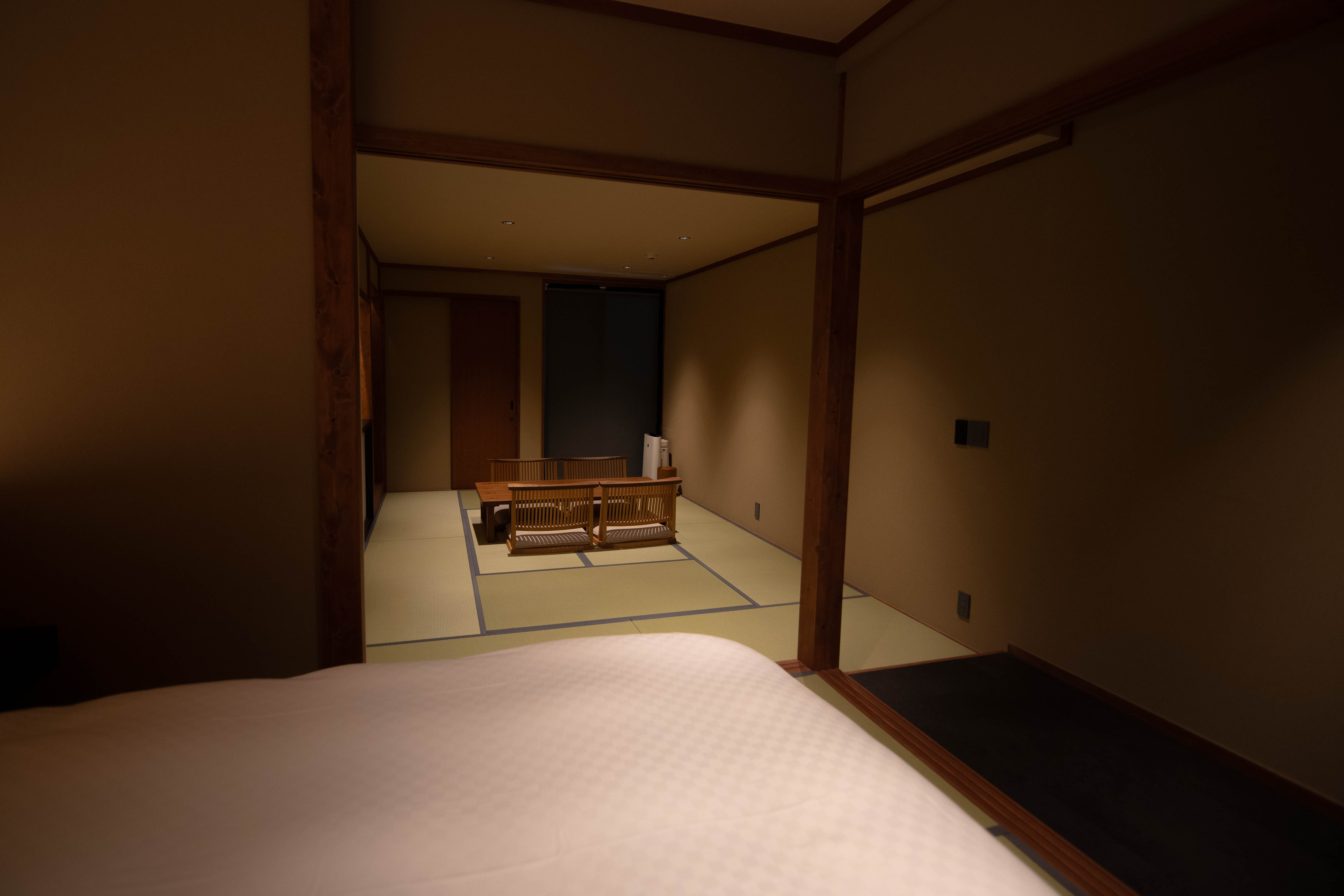 637/220：1階西/2階西（クイーン）リビング