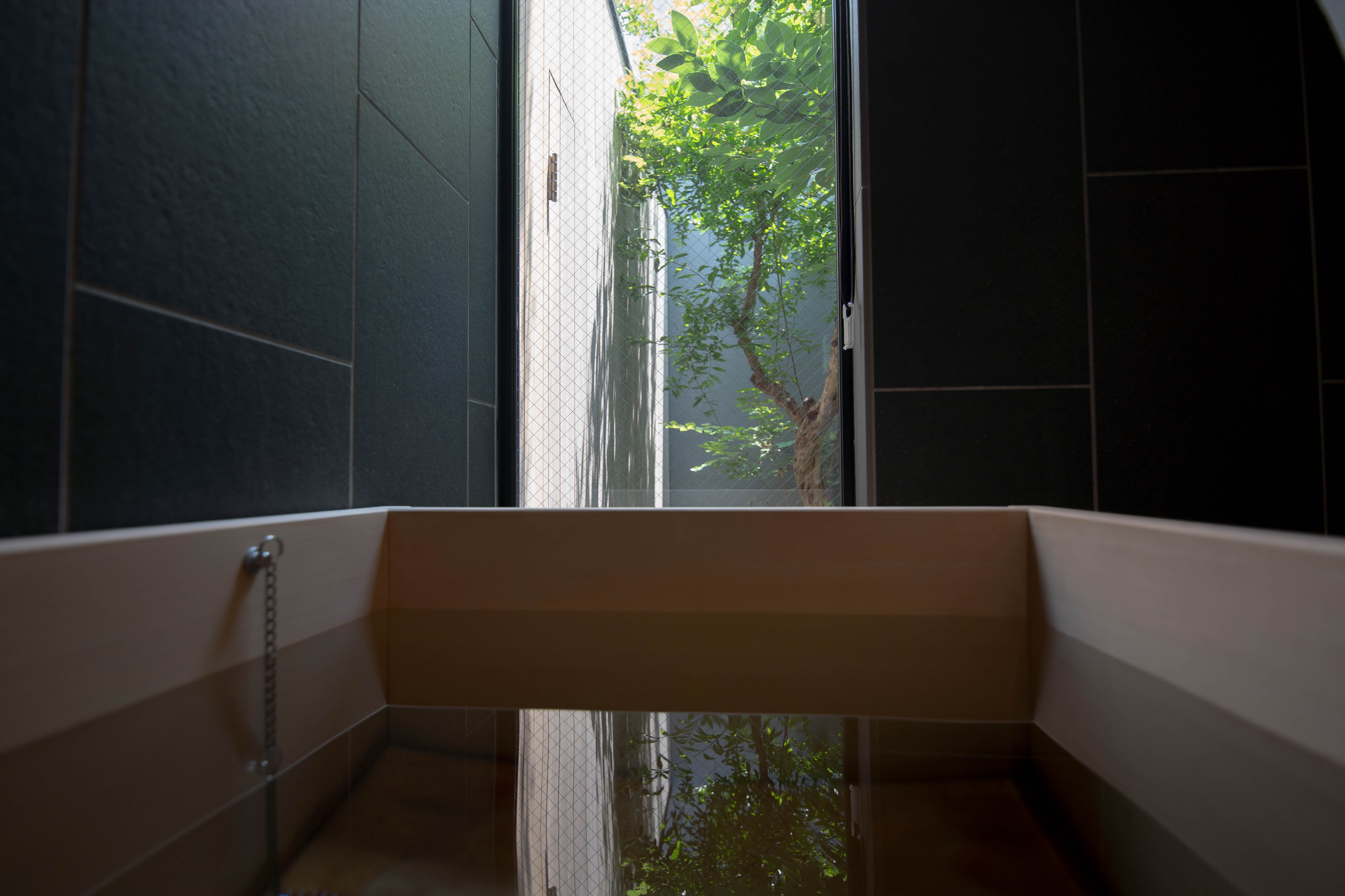 637/220：1階西/2階西（クイーン）檜風呂