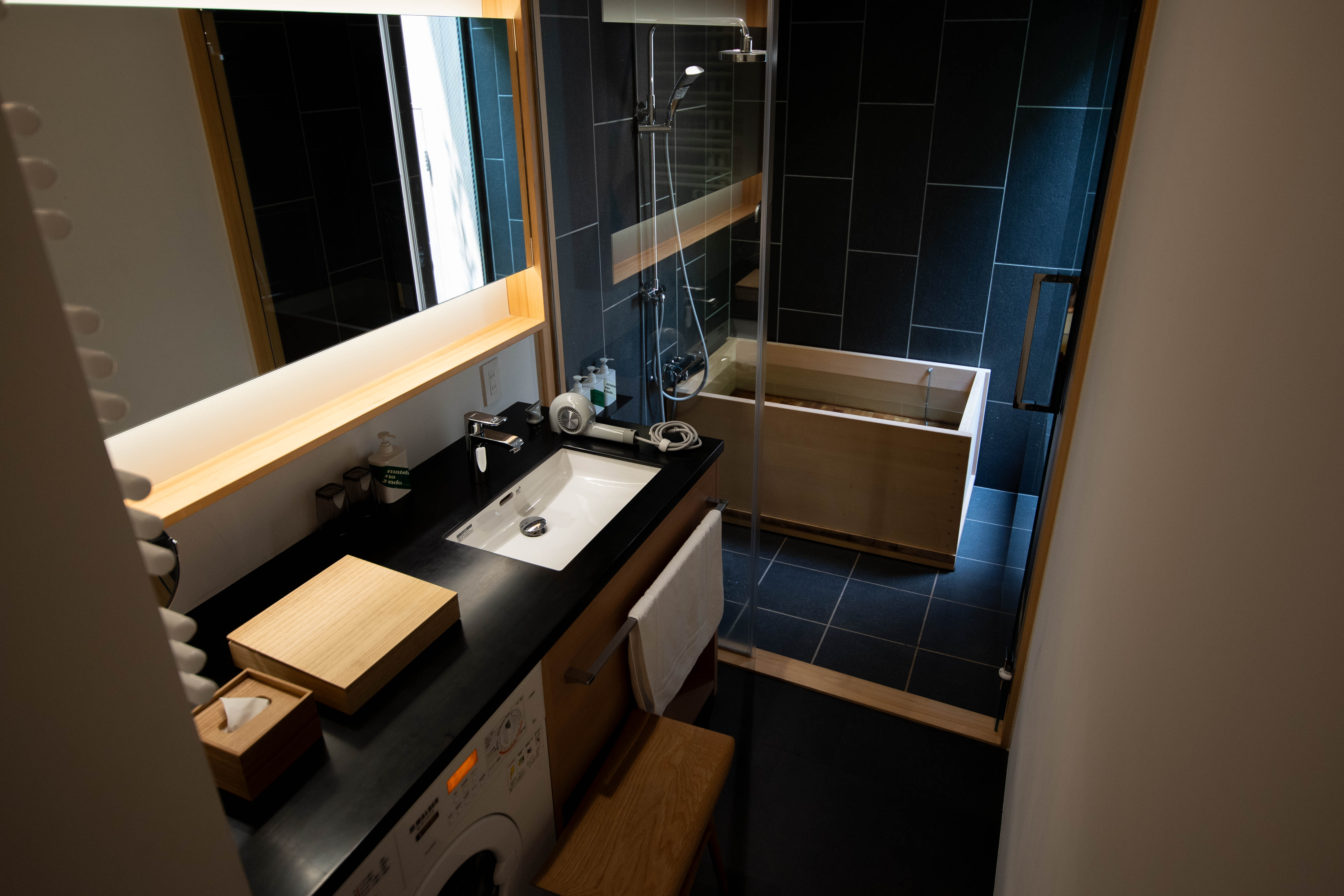 637/220：1階西/2階西（クイーン）脱衣所