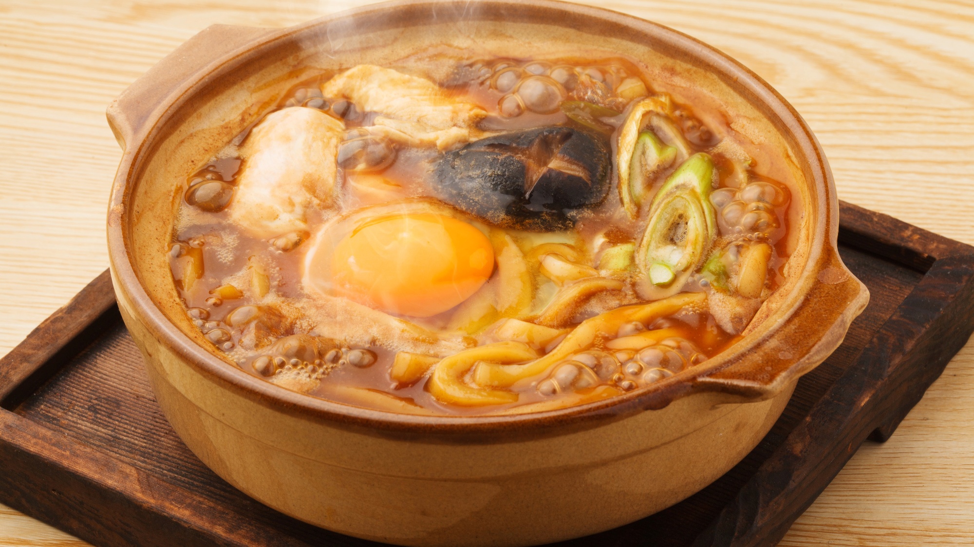 名古屋メシの「味噌煮込みうどん」ホテル近くのお店で食べることができます