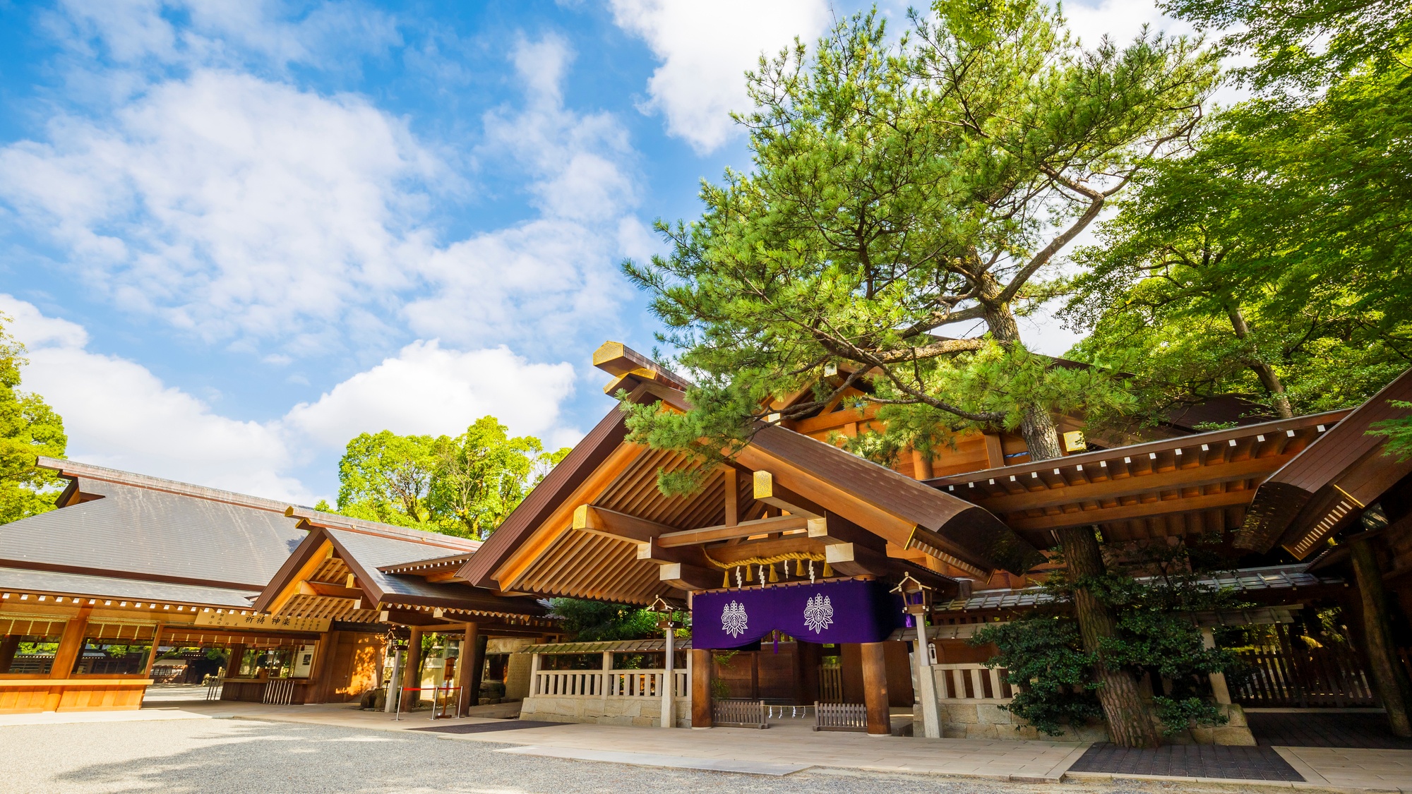 【熱田神宮】当館から車で約23分