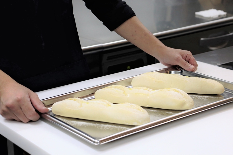 朝食のパンは生地から手作りした完全ホームメイド