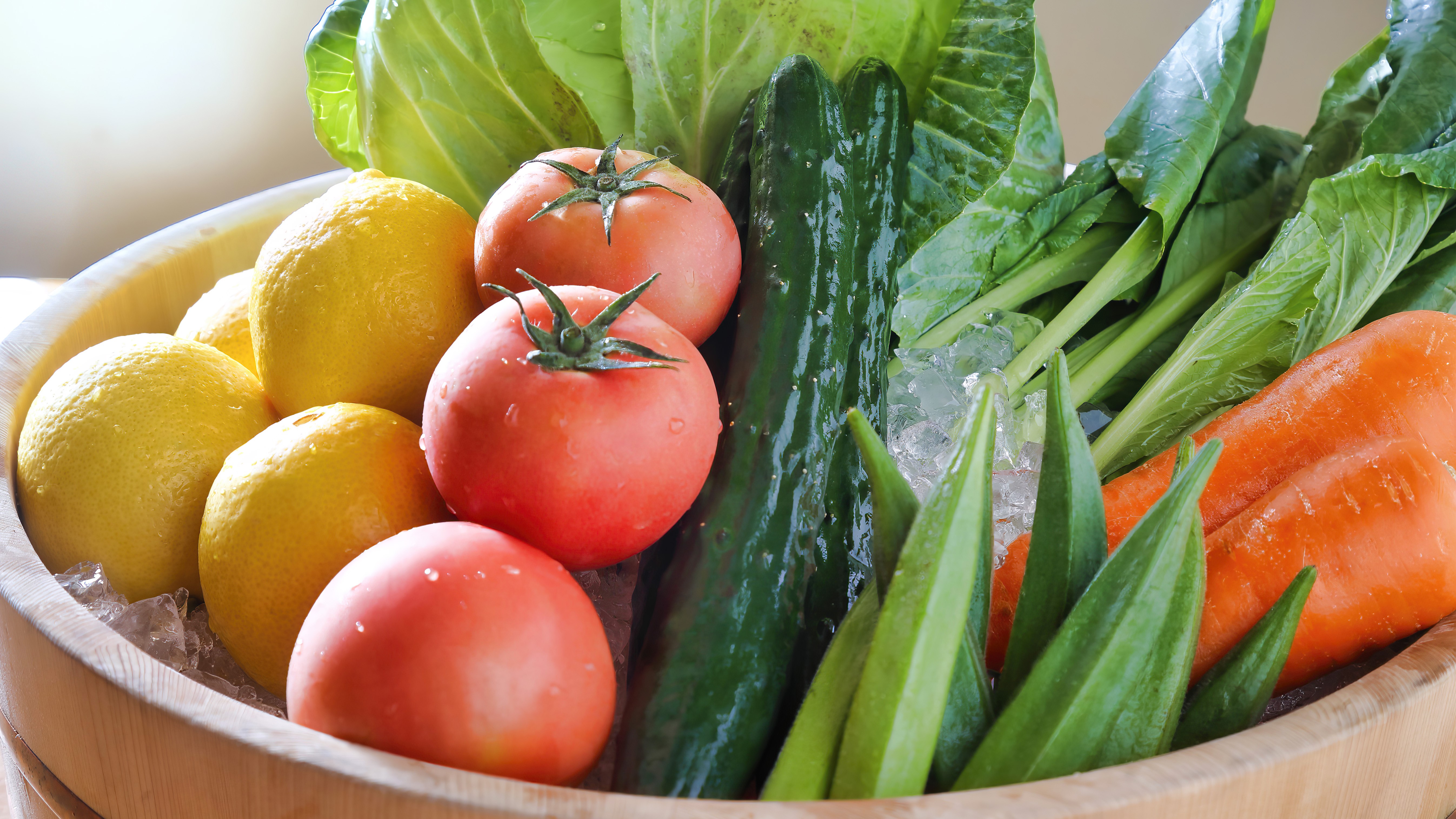 【旬の食材】地元をはじめ、旬の野菜を全国から仕入れています。