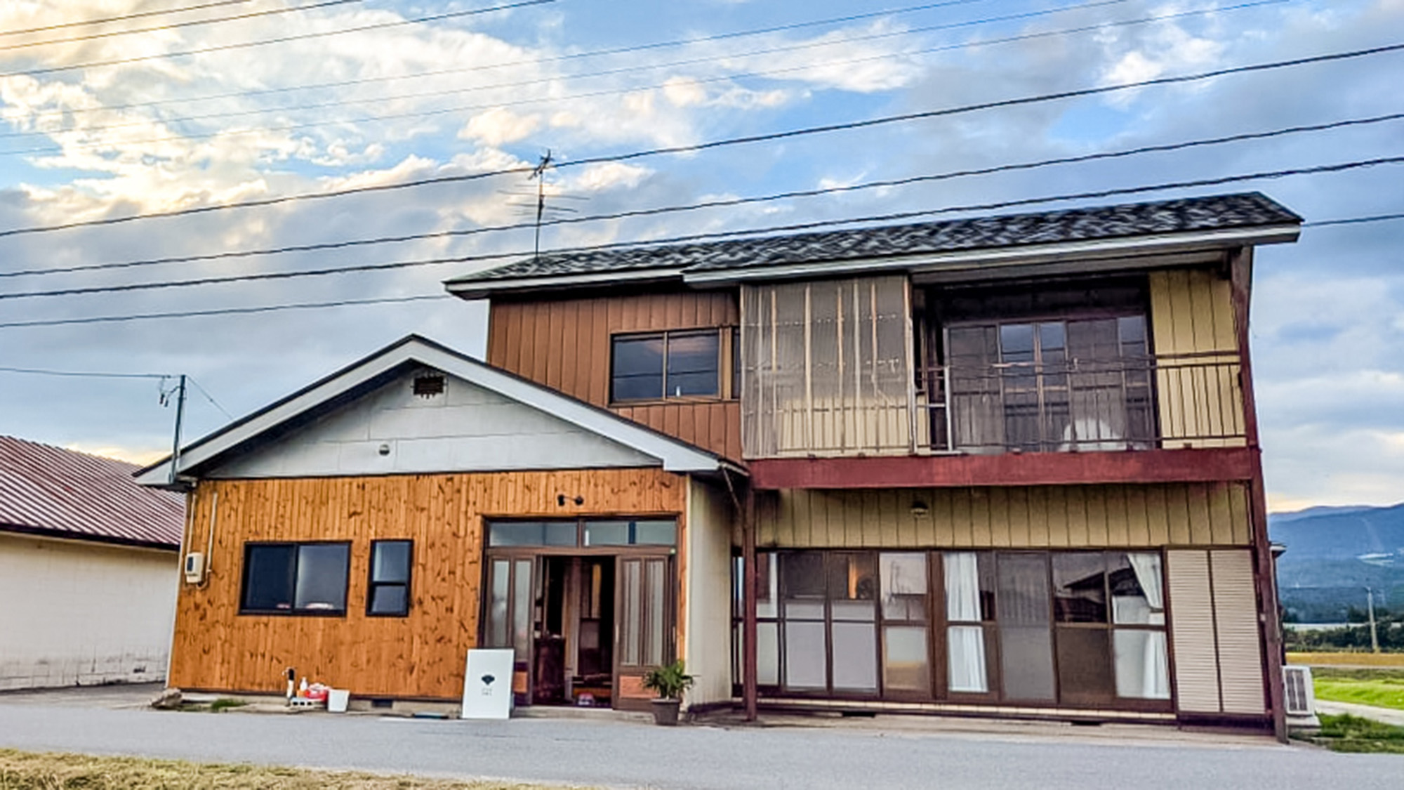 ・磐梯山と猪苗代湖の間に広がる平野のど真ん中にあるゲストハウス