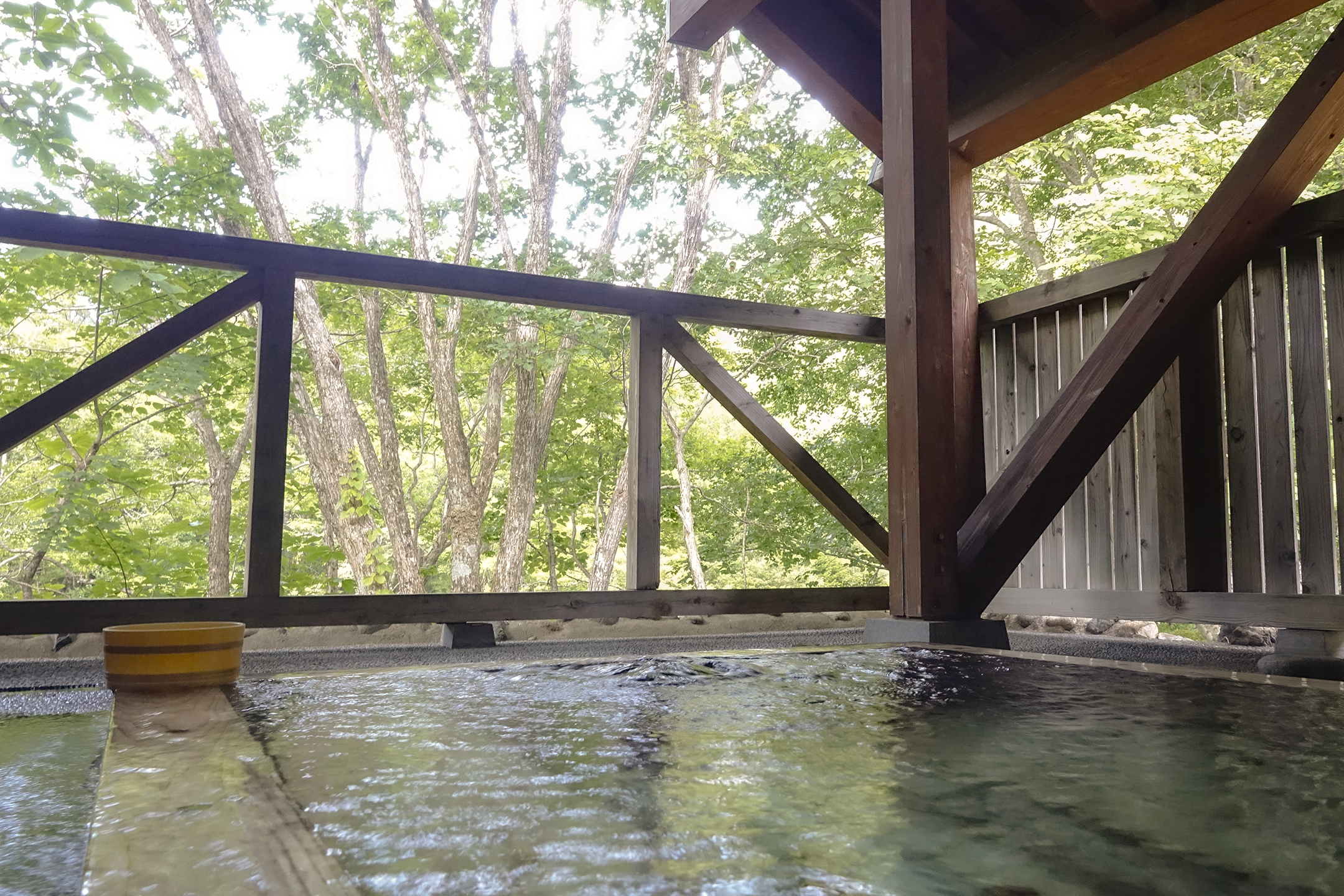 【本館】大浴場（木の湯）露天風呂　※日替わり