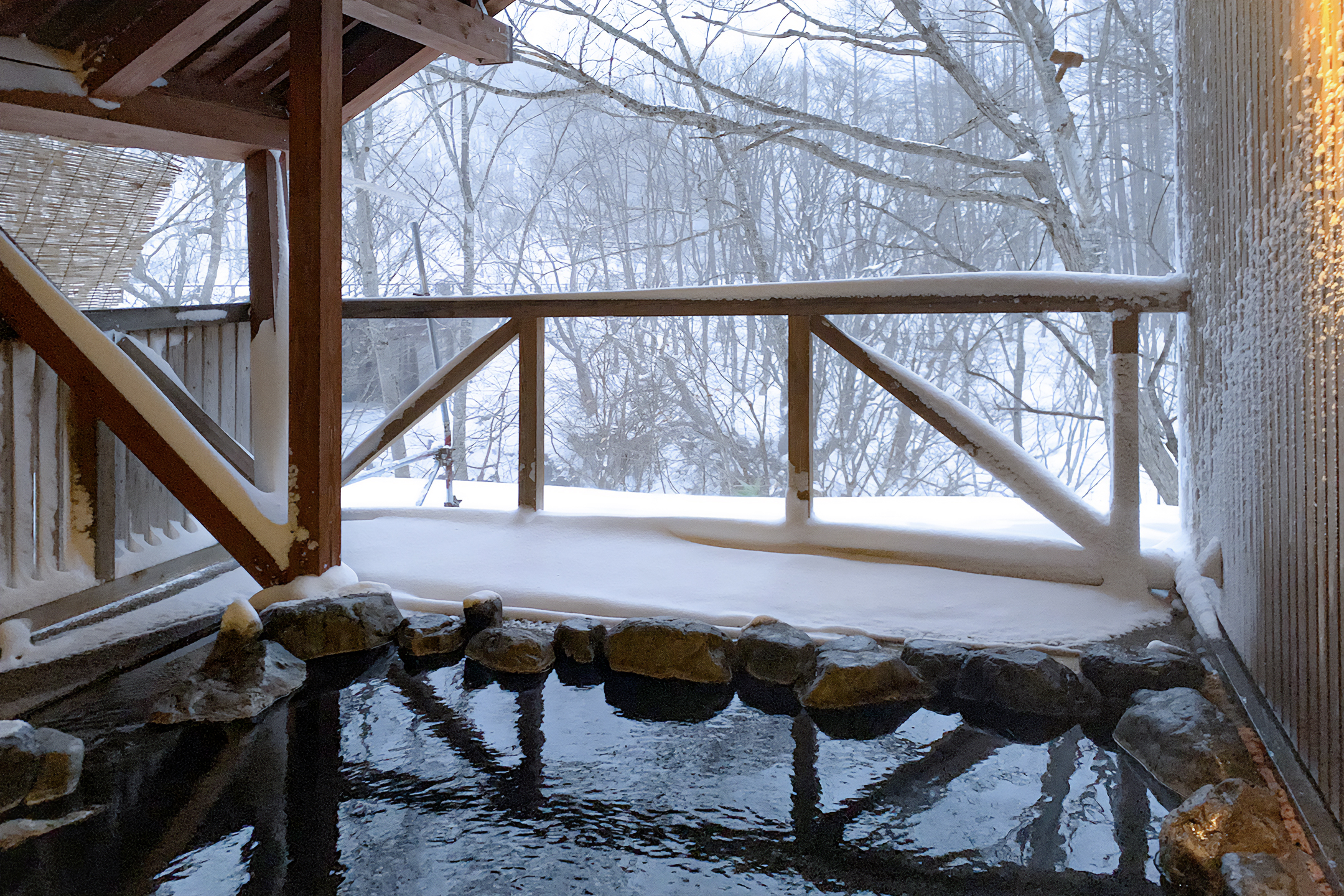 【本館】大浴場（石の湯）露天風呂　※日替わり