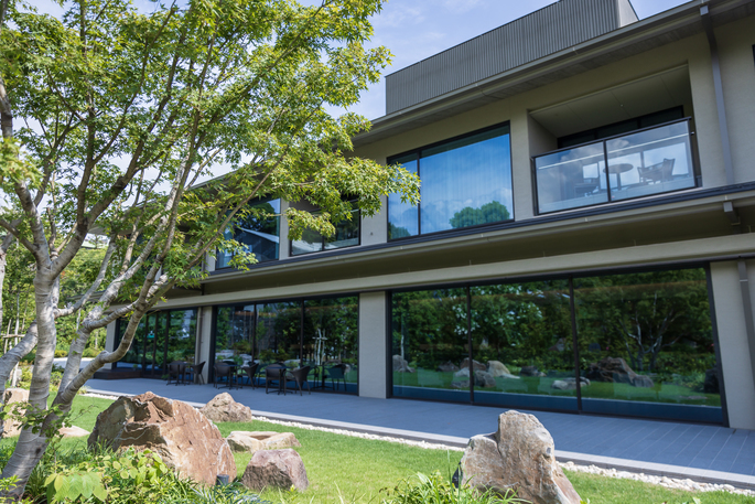 外観 (庭園側・North)