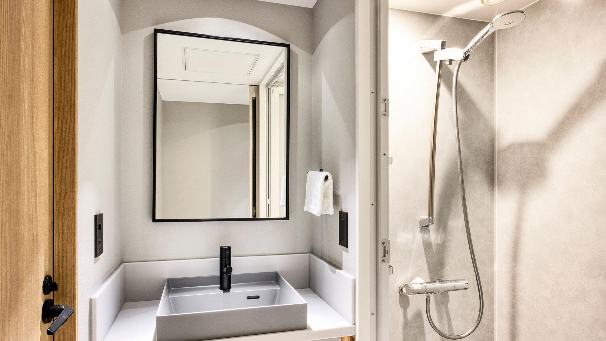 ロフトフォース｜シャワーブース（バスタブなし）／洗面台