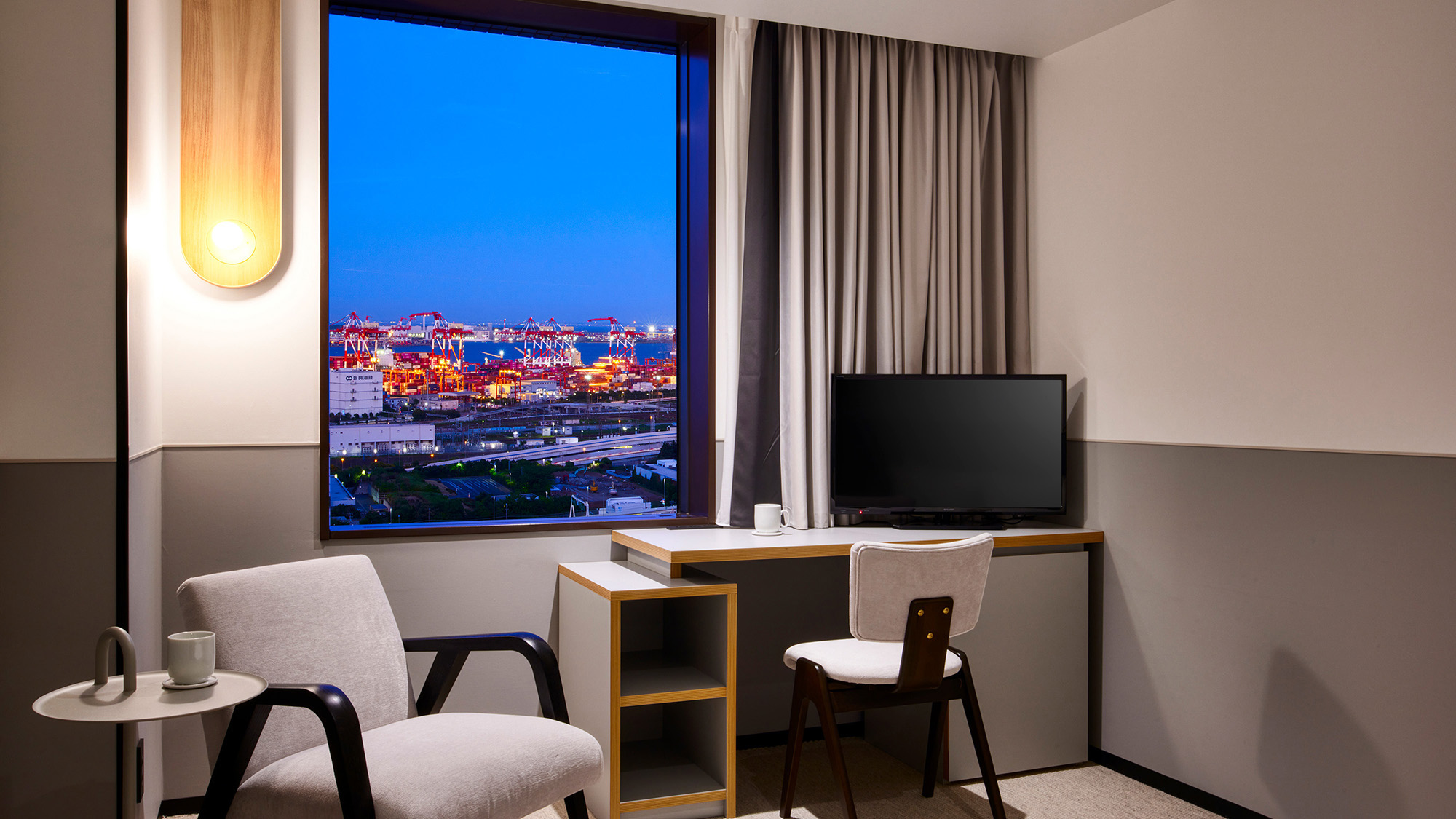 客室からの眺望（夜景）※一例イメージ｜夜景が輝く窓辺で、都会の夜をゆっくりとお過ごしいただけます。