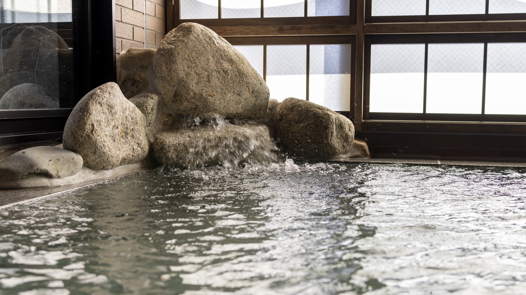 【天然温泉大浴場・男子】内風呂　（湯温：約40℃～42℃）
