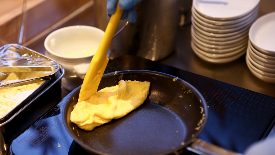 【朝食】出来立てオムレツ