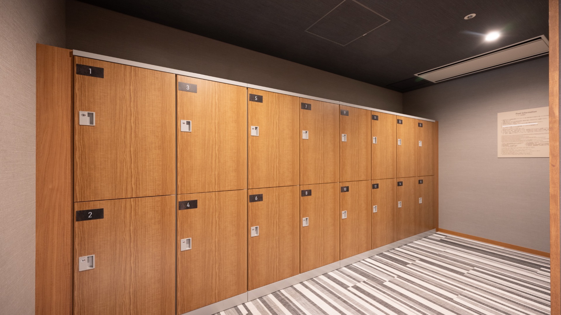 【館内施設】屋内プール・ロッカー