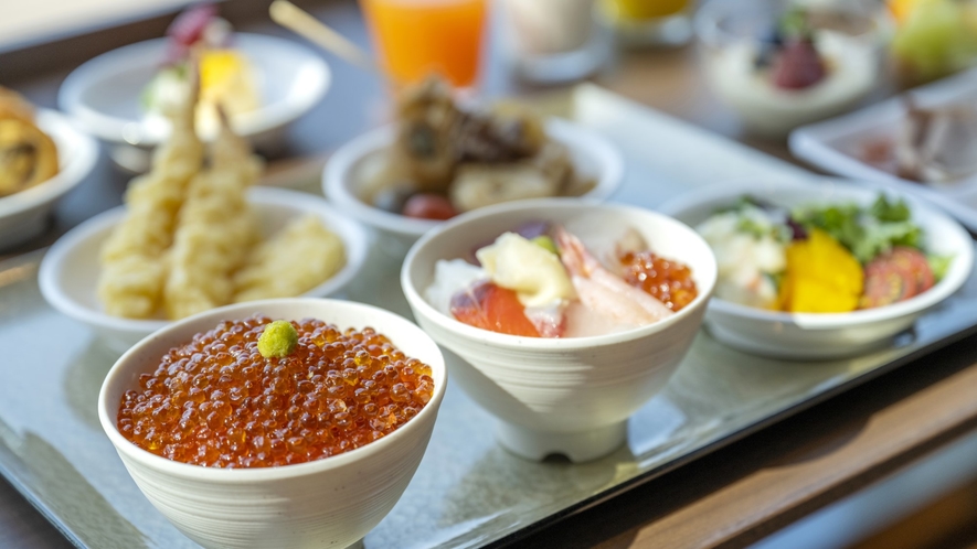 【朝食】すべてはよい朝のために。一日の始まりに和洋多彩な朝食バイキングをお愉しみください。