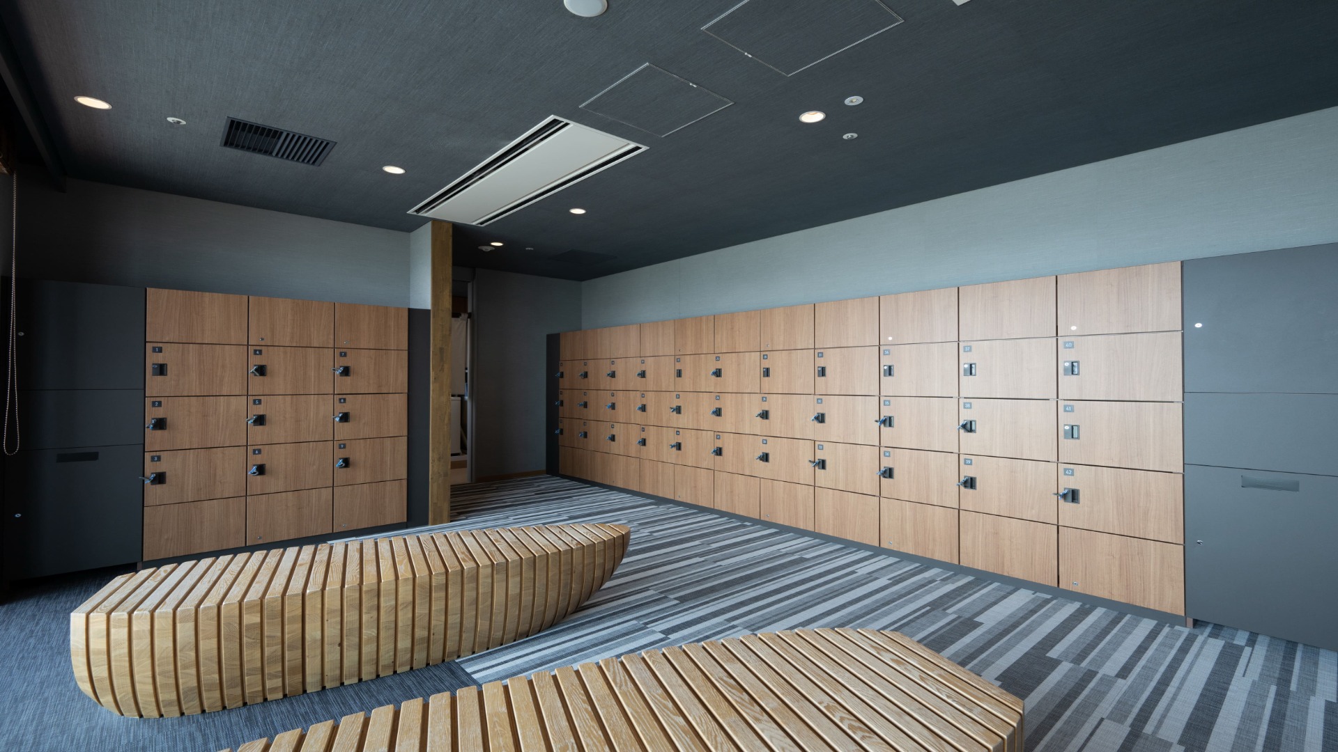 【最上階 眺望大浴場】＜男湯＞脱衣所