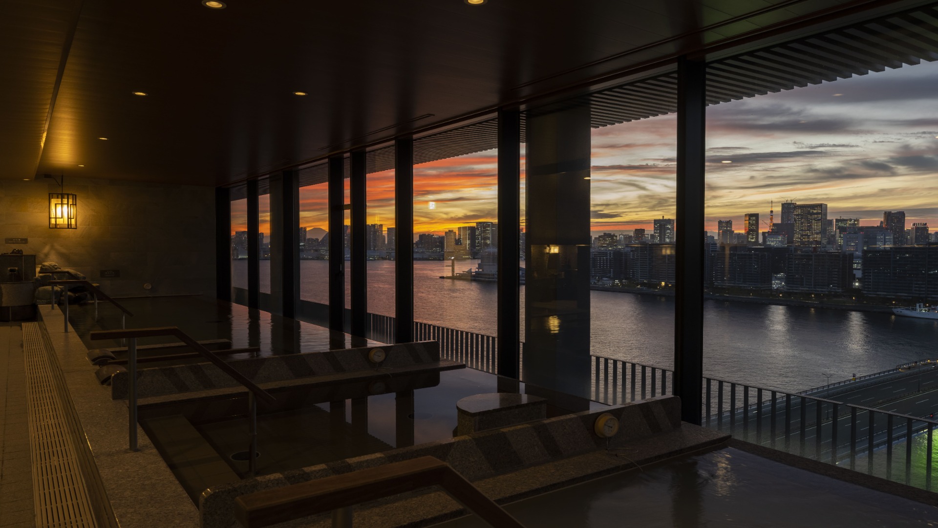 【最上階 眺望大浴場】＜女湯＞