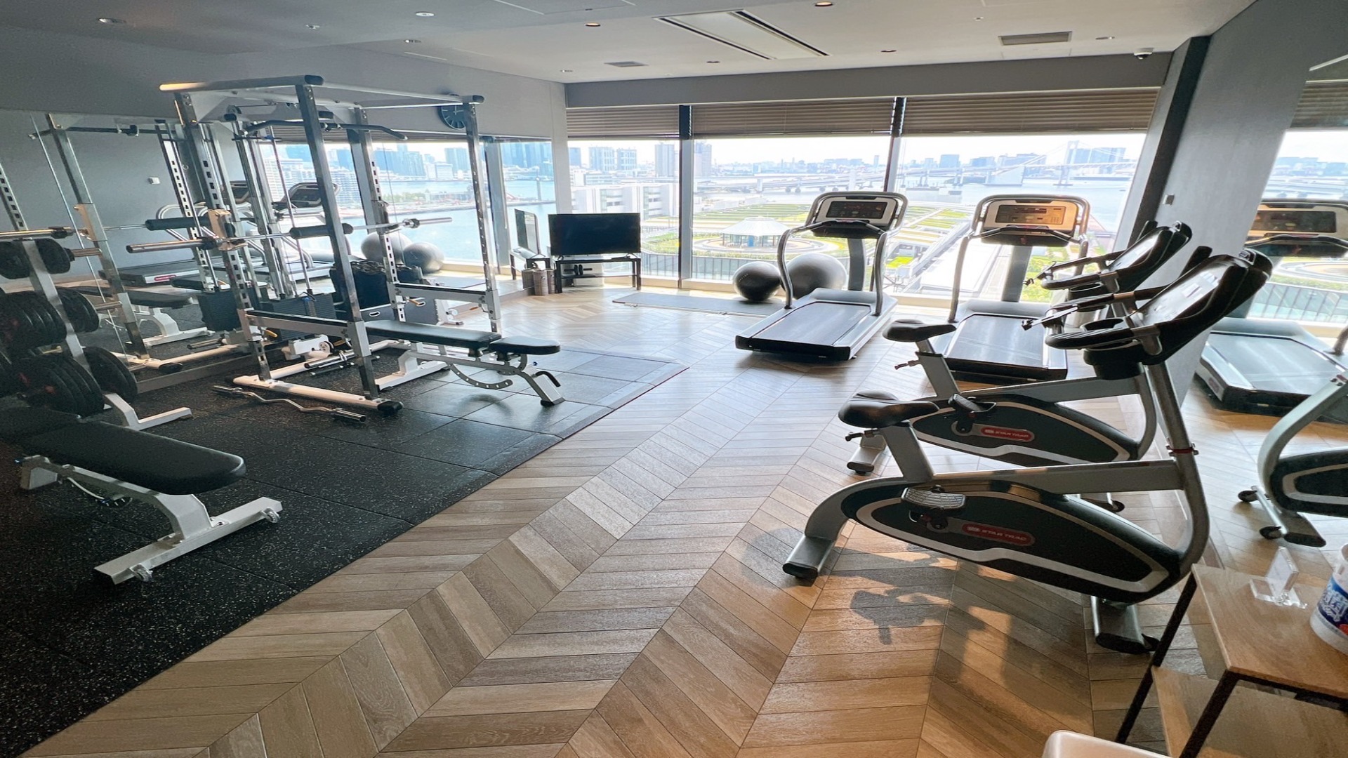 【館内施設】14F　ジム