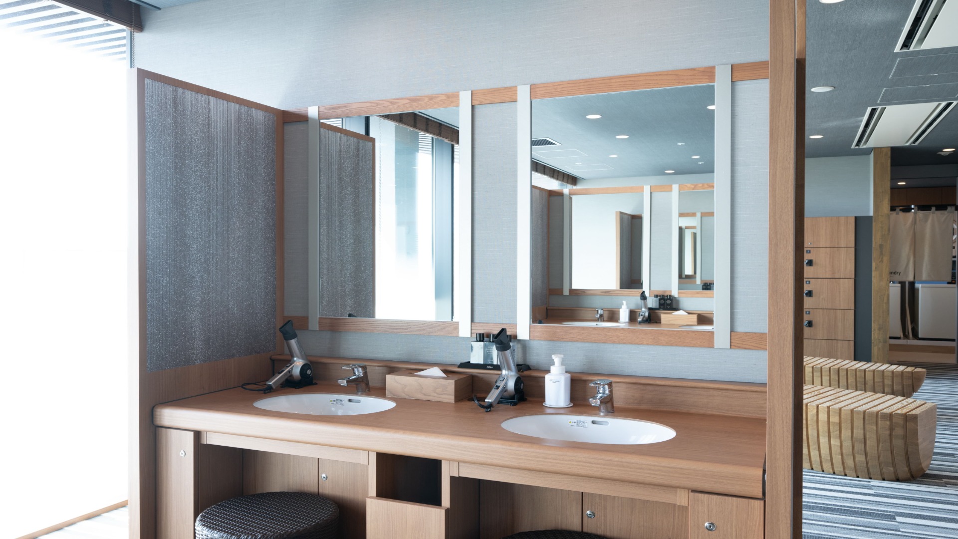 【最上階 眺望大浴場】＜男湯＞洗面所