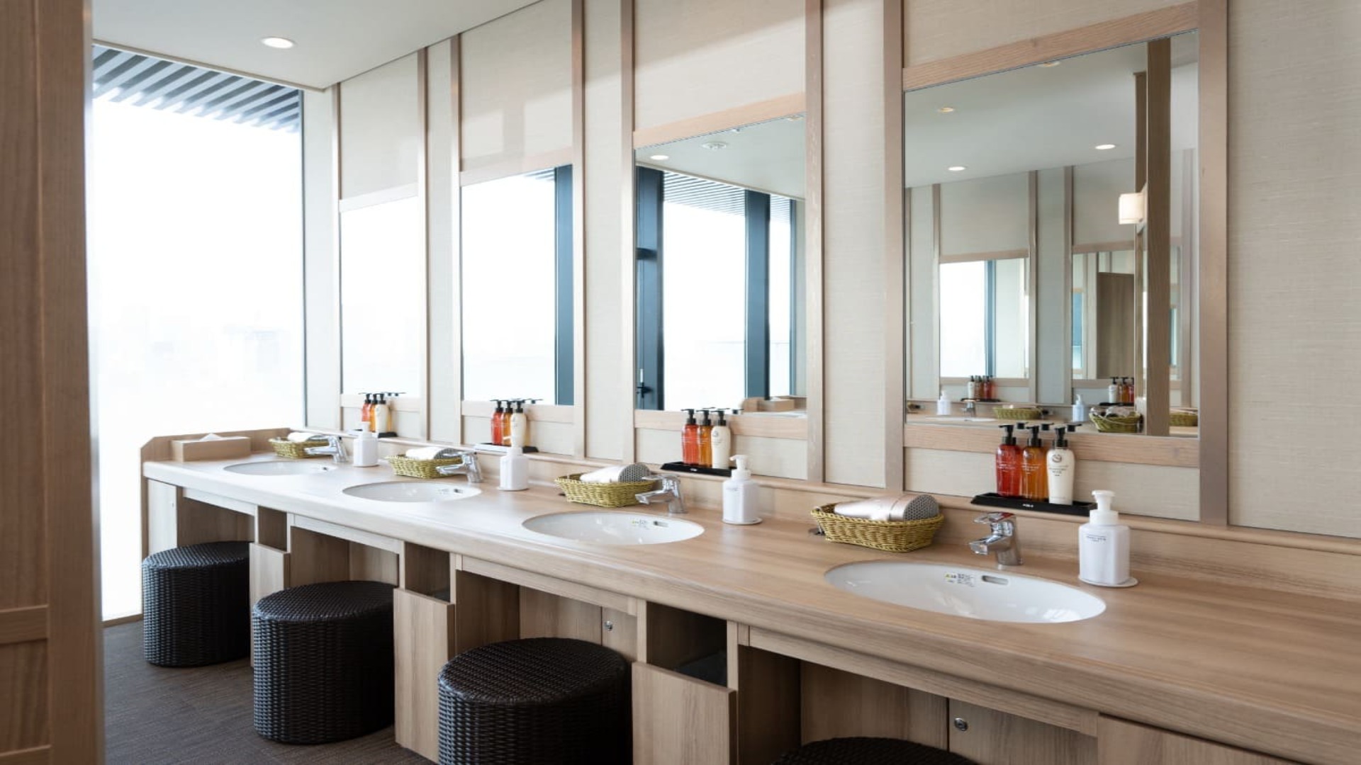 【最上階 眺望大浴場】＜女湯＞洗面所