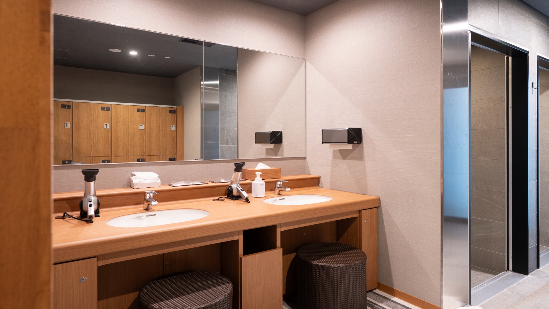 【館内施設】プール・ロッカー