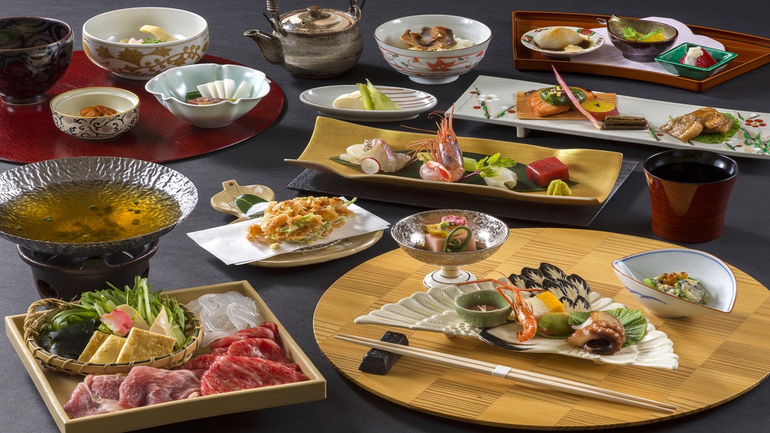 【夕食】季節にあわせた献立と、京都ならではの食材を生かした彩豊かな会席料理。