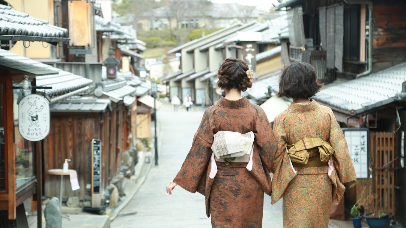 【レンタルきもの岡本×花伝抄】＜朝食＞京都の街を＼浴衣や着物／で手ぶら散策＆ホテル返却代≪無料≫