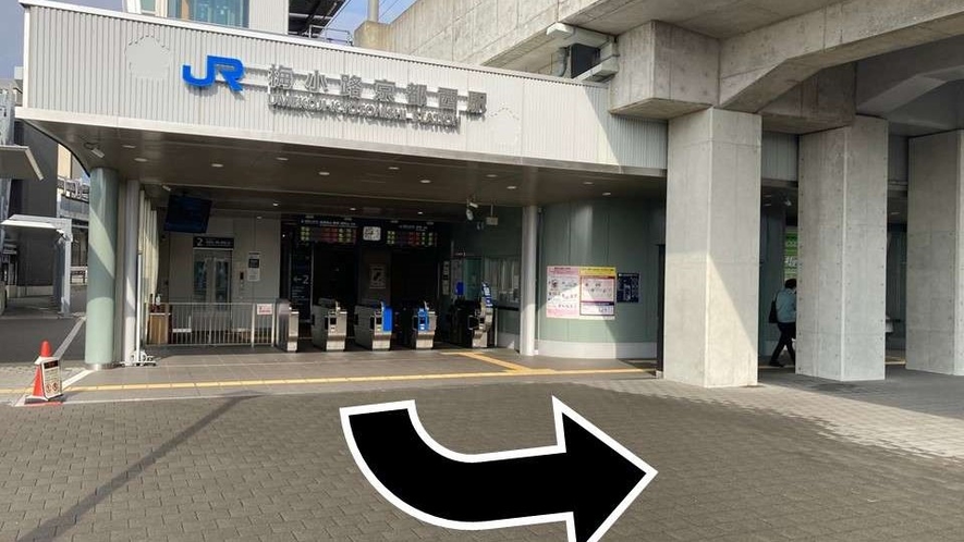 JR梅小路京都西駅改札出て左へ（梅小路公園方面）目の前が京都鉄道博物館です！