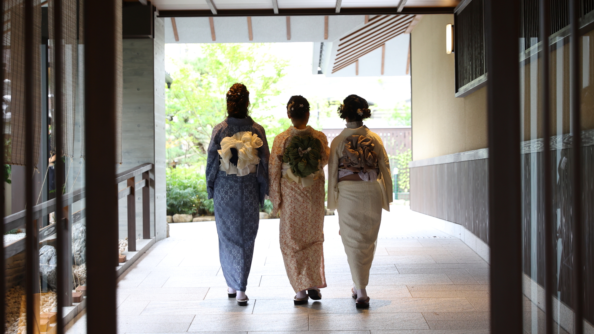 【レンタルきもの岡本×花伝抄】＜朝食＞京都の街を＼浴衣や着物／で手ぶら散策＆ホテル返却代≪無料≫