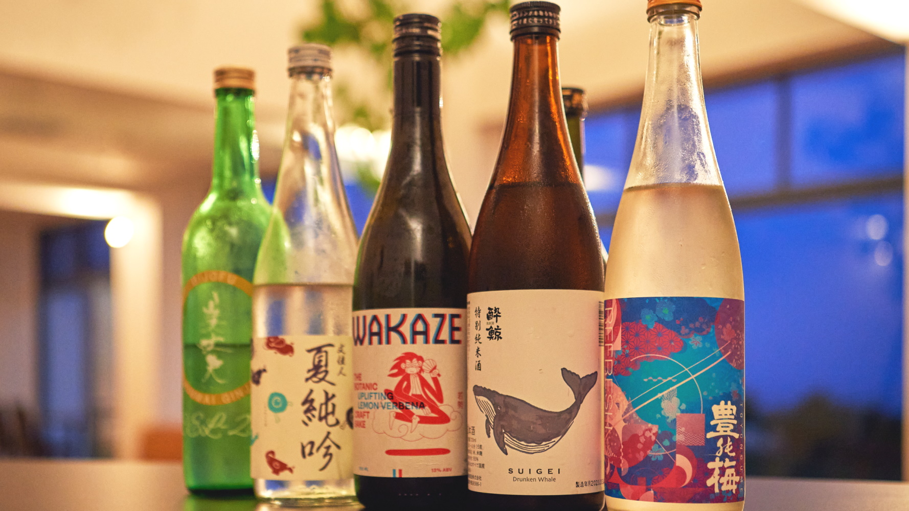 全国のこだわりの日本酒を飲み比べるのもアシズリテルメの愉しみ方のひとつ。