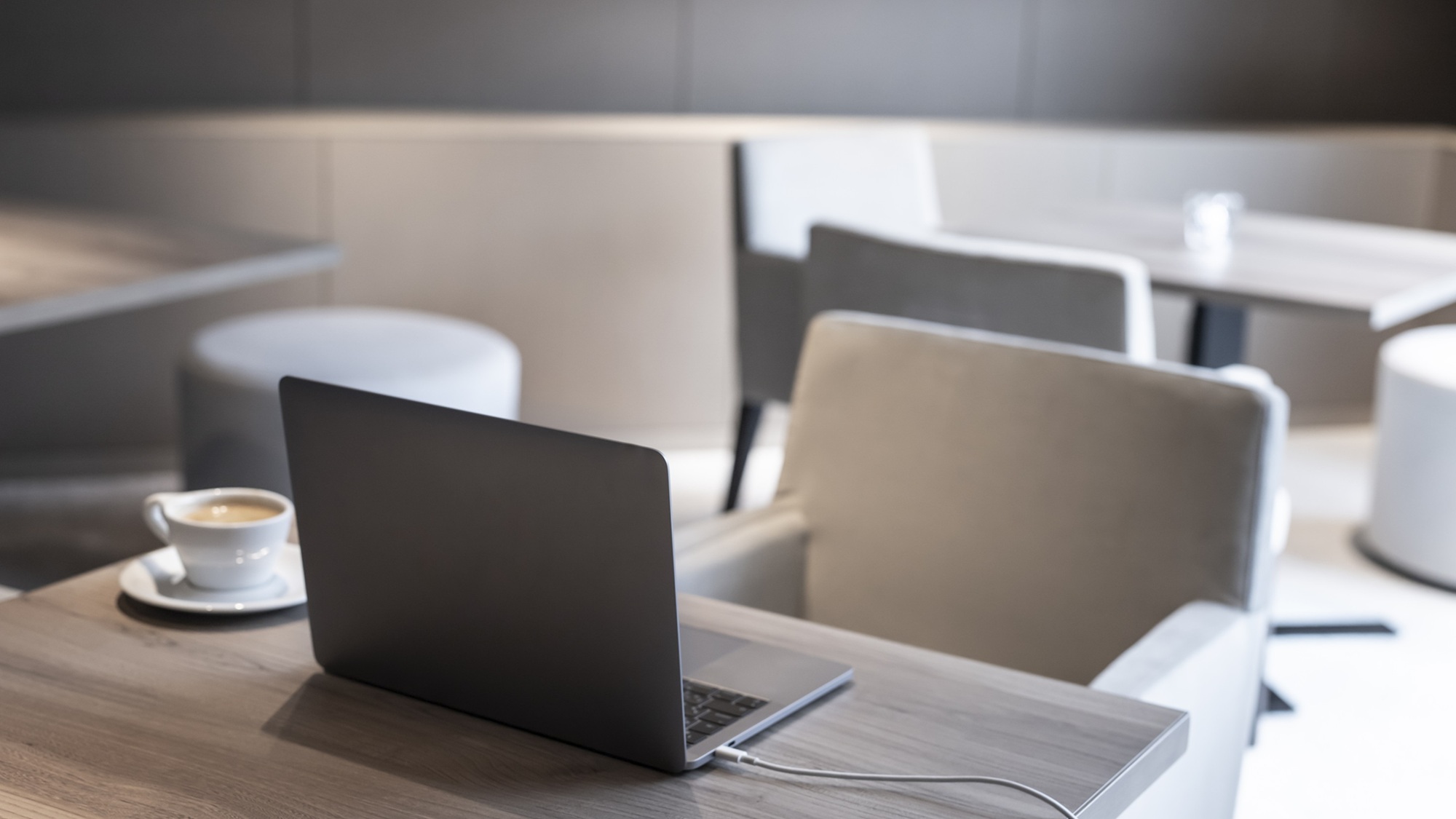 ご出発前や連泊中のひと時に、コーヒーや紅茶のひと息はいかがでしょう。